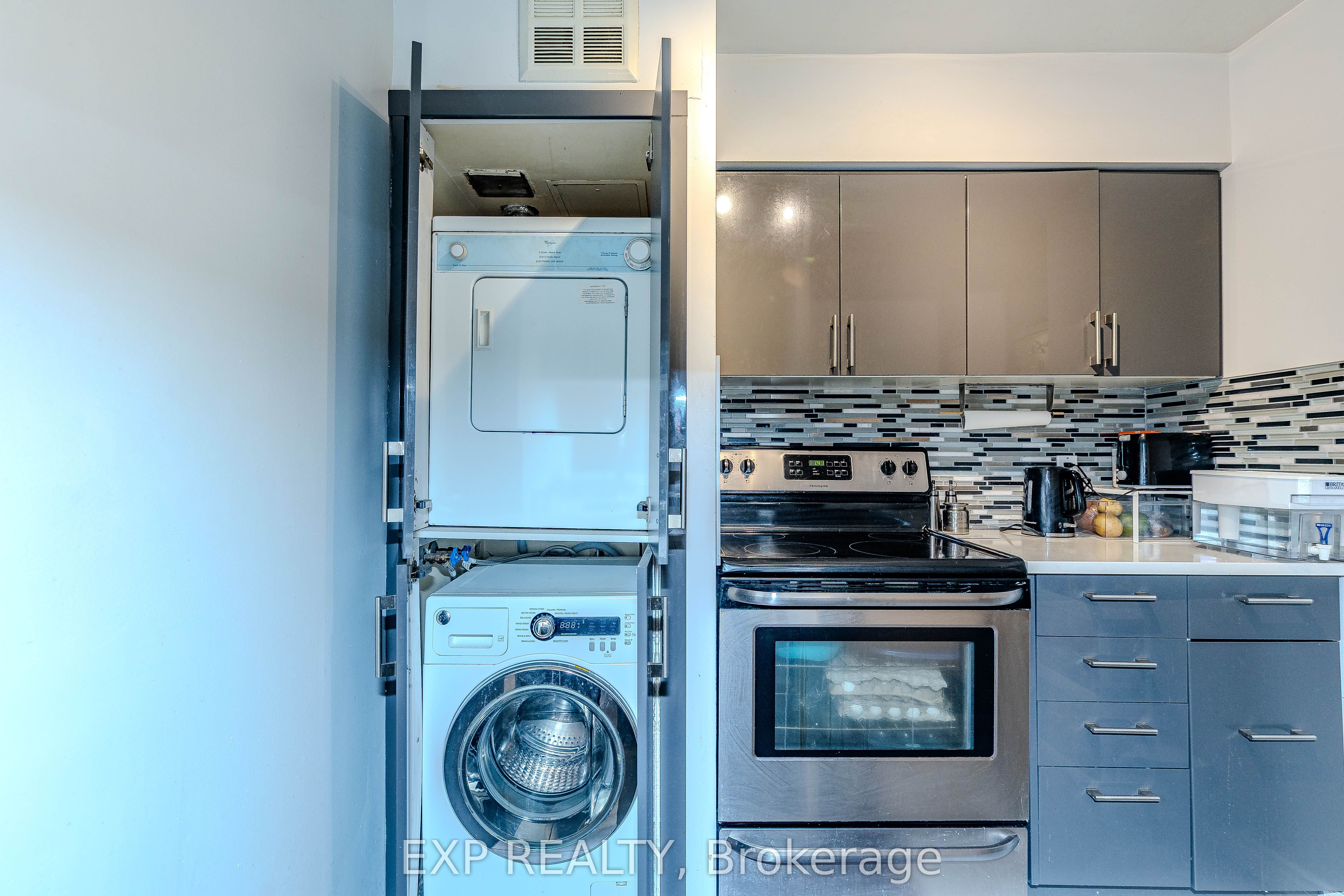 1055 Bay Street 1515 Property Photo 13