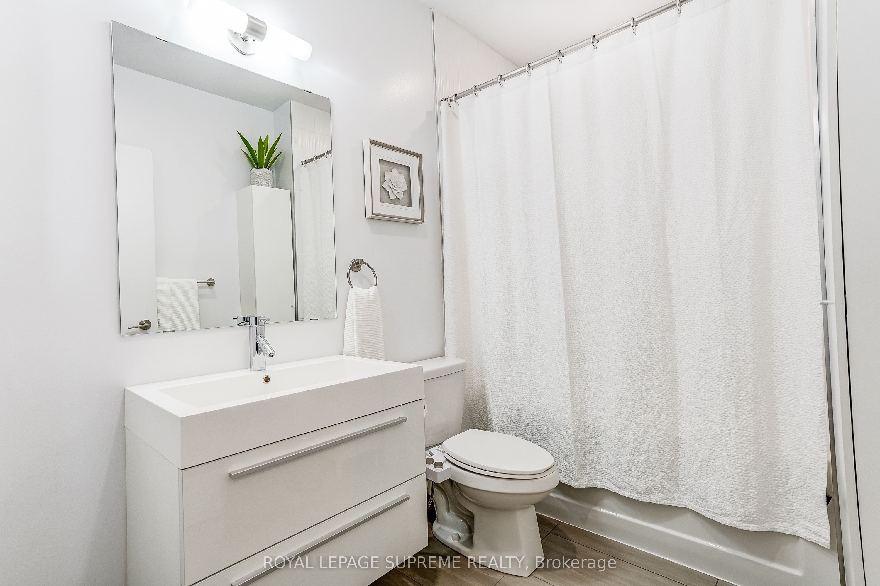 297 College Street 720 Property Photo 10
