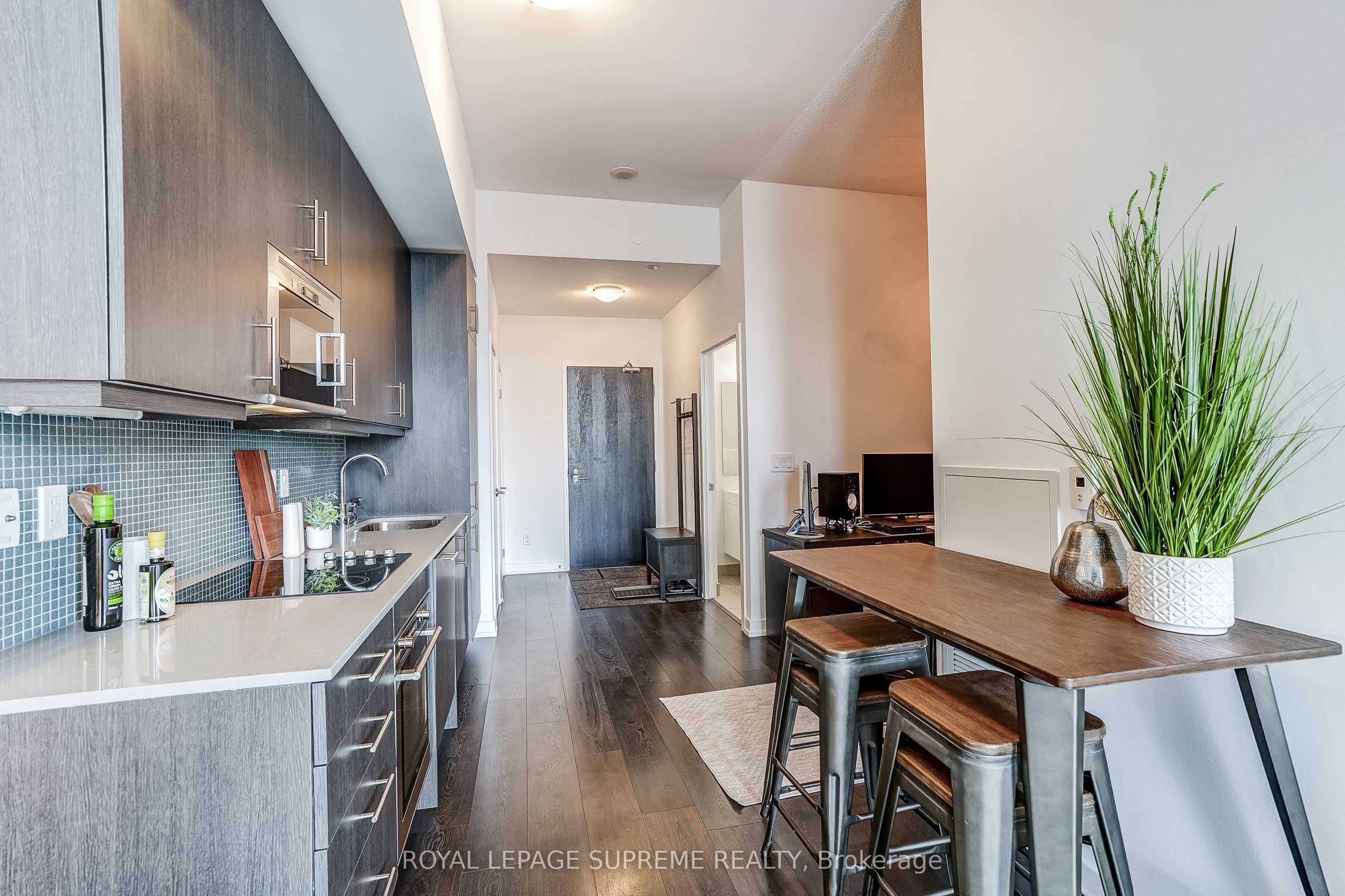 297 College Street 720 Property Photo 14