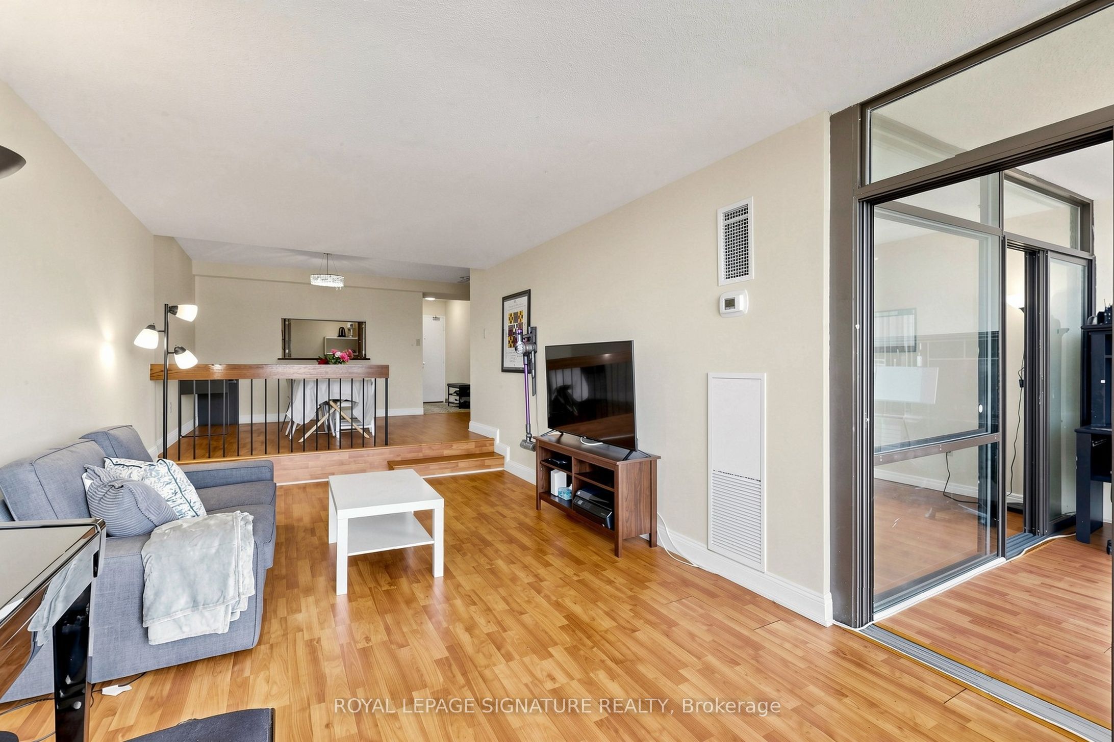 1555 Finch Avenue E 1901 Property Photo 9
