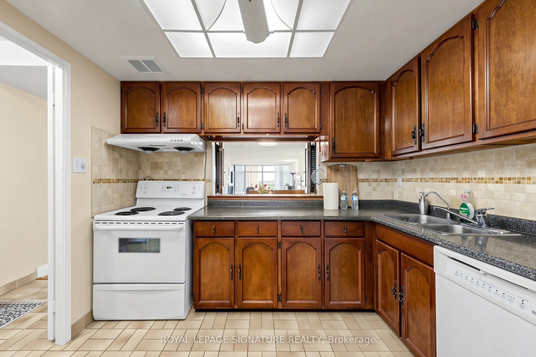 1555 Finch Avenue E 1901 Property Photo 12