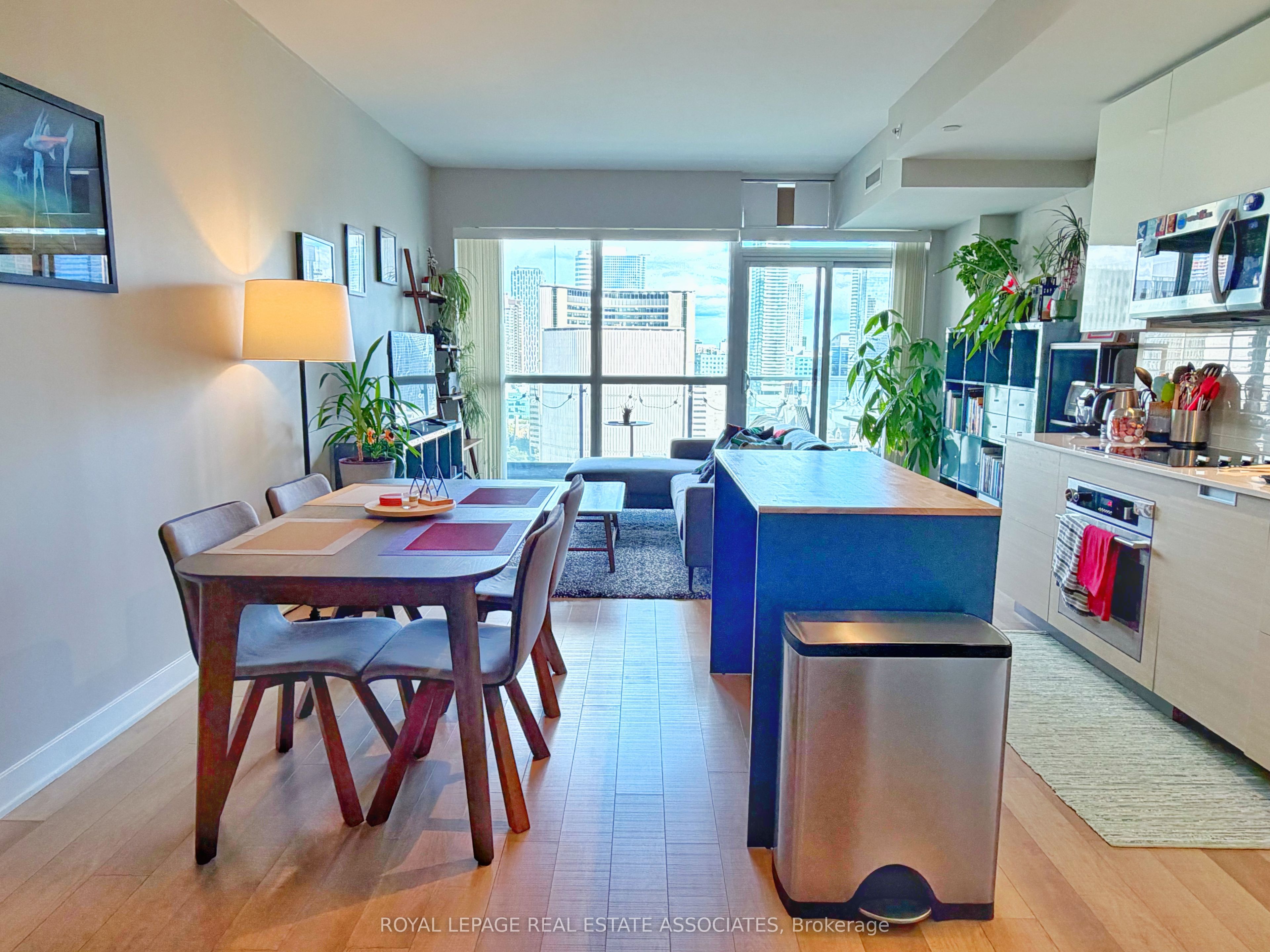 210 Simcoe Street 2308 Property Photo 2