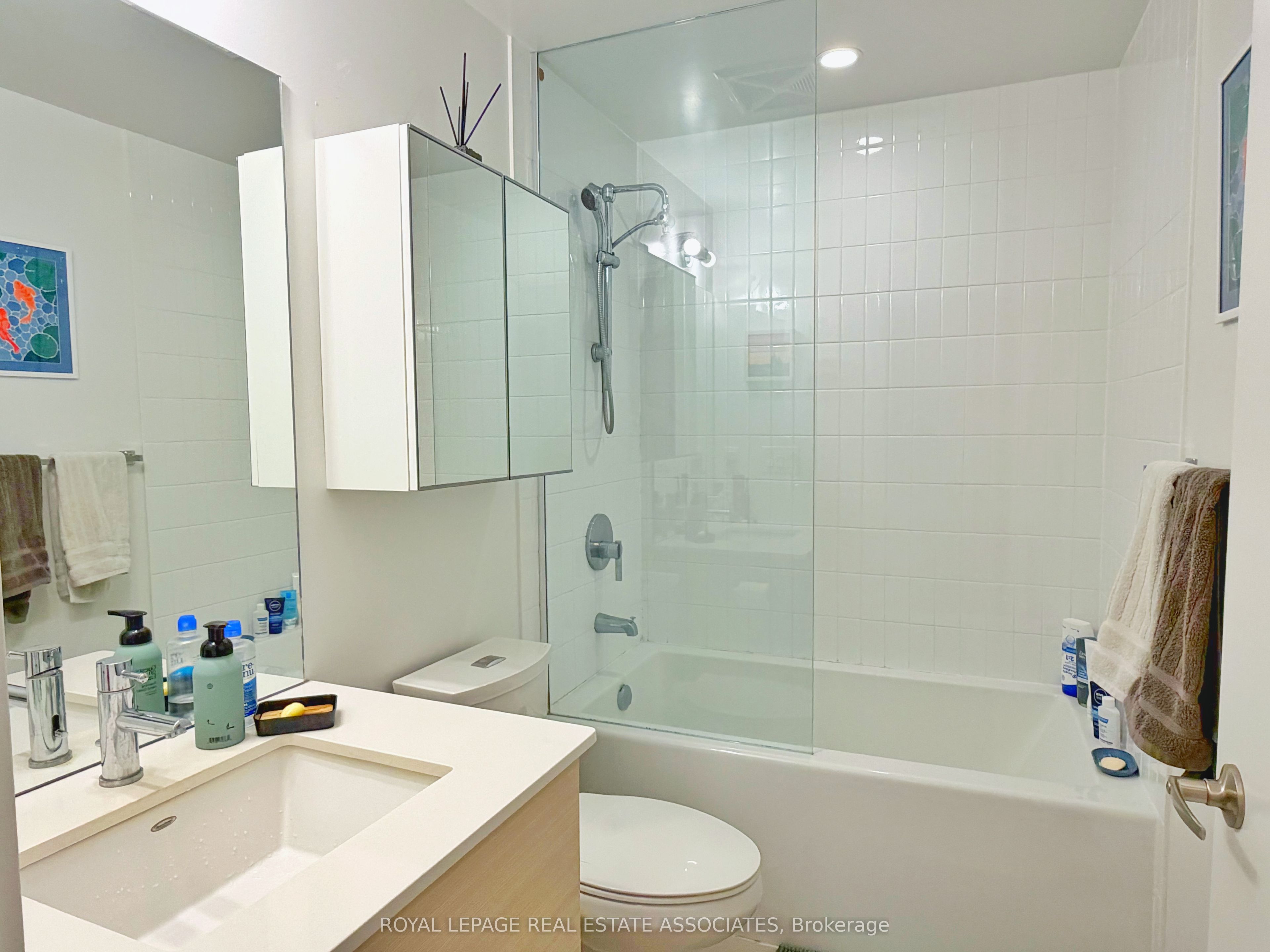 210 Simcoe Street 2308 Property Photo 14