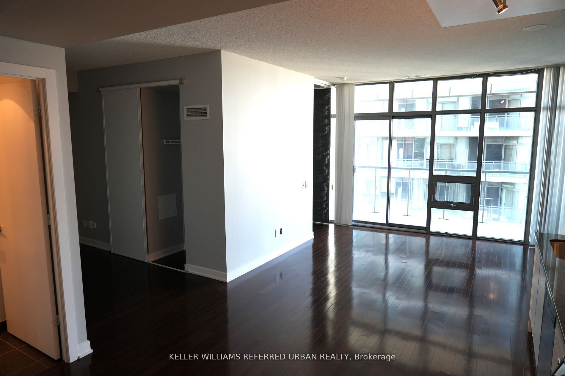 33 Charles Street E 3401 Property Photo 4