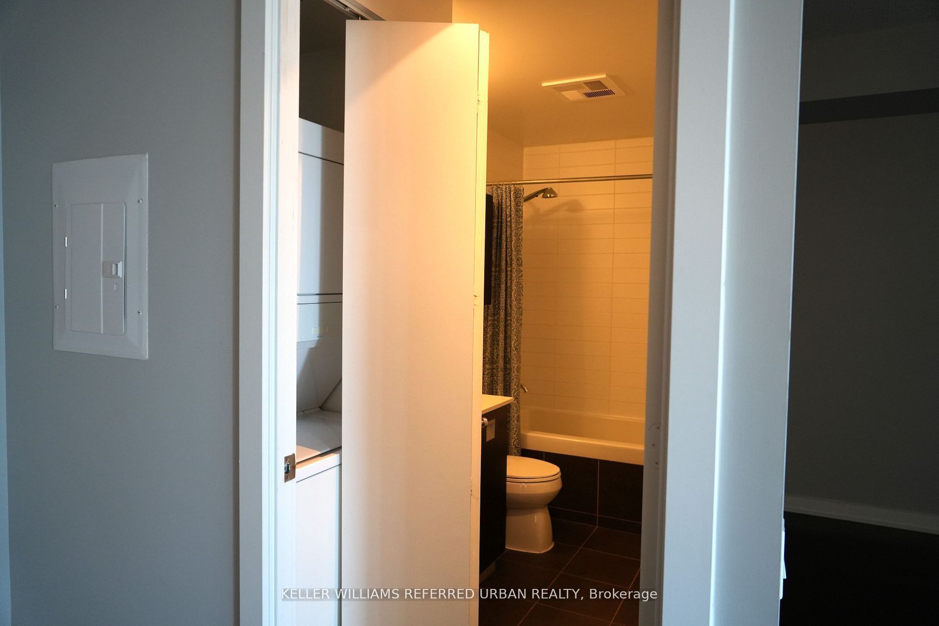 33 Charles Street E 3401 Property Photo 7