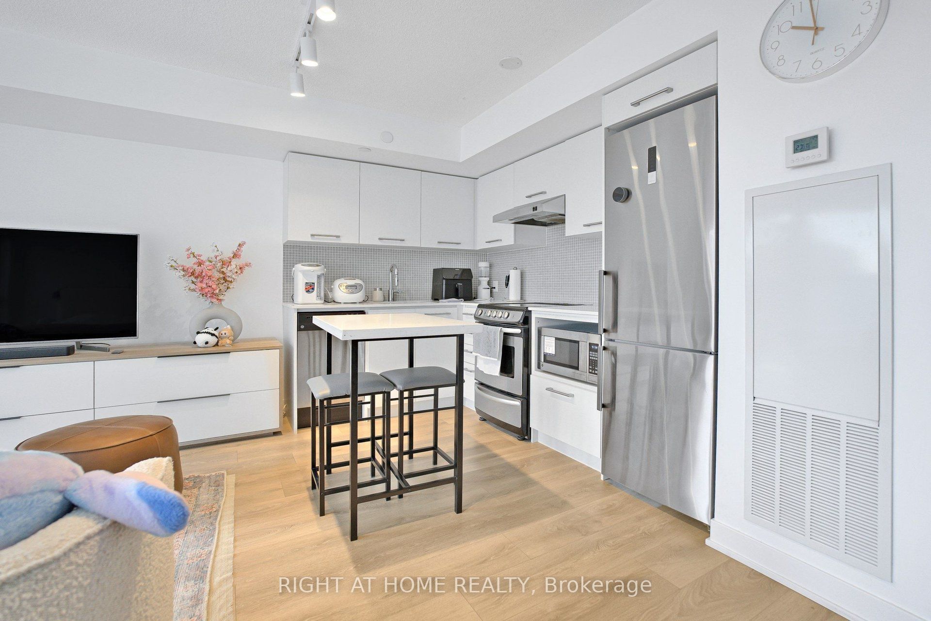 87 Peter Street 1406 Property Photo 8