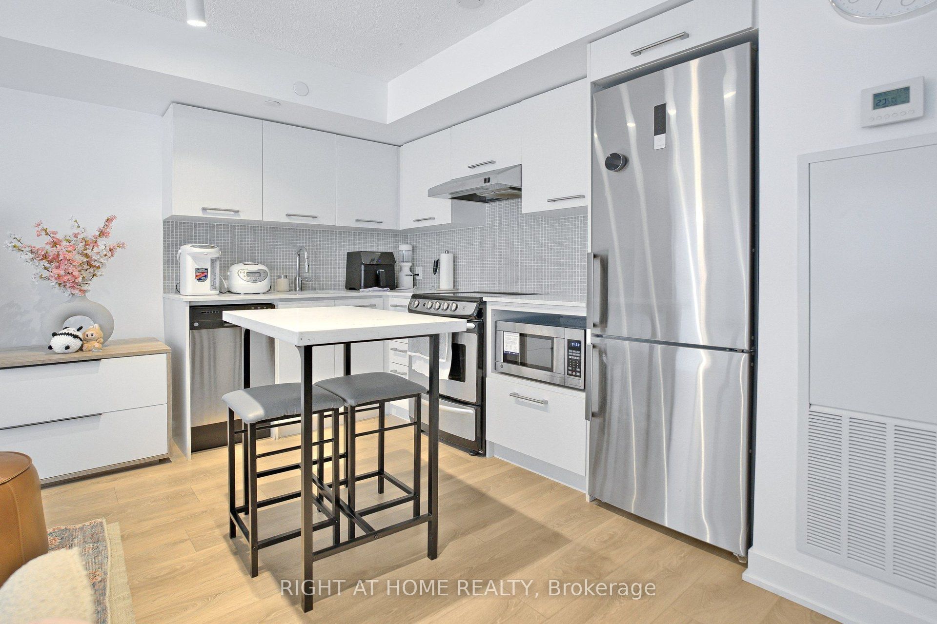 87 Peter Street 1406 Property Photo 10