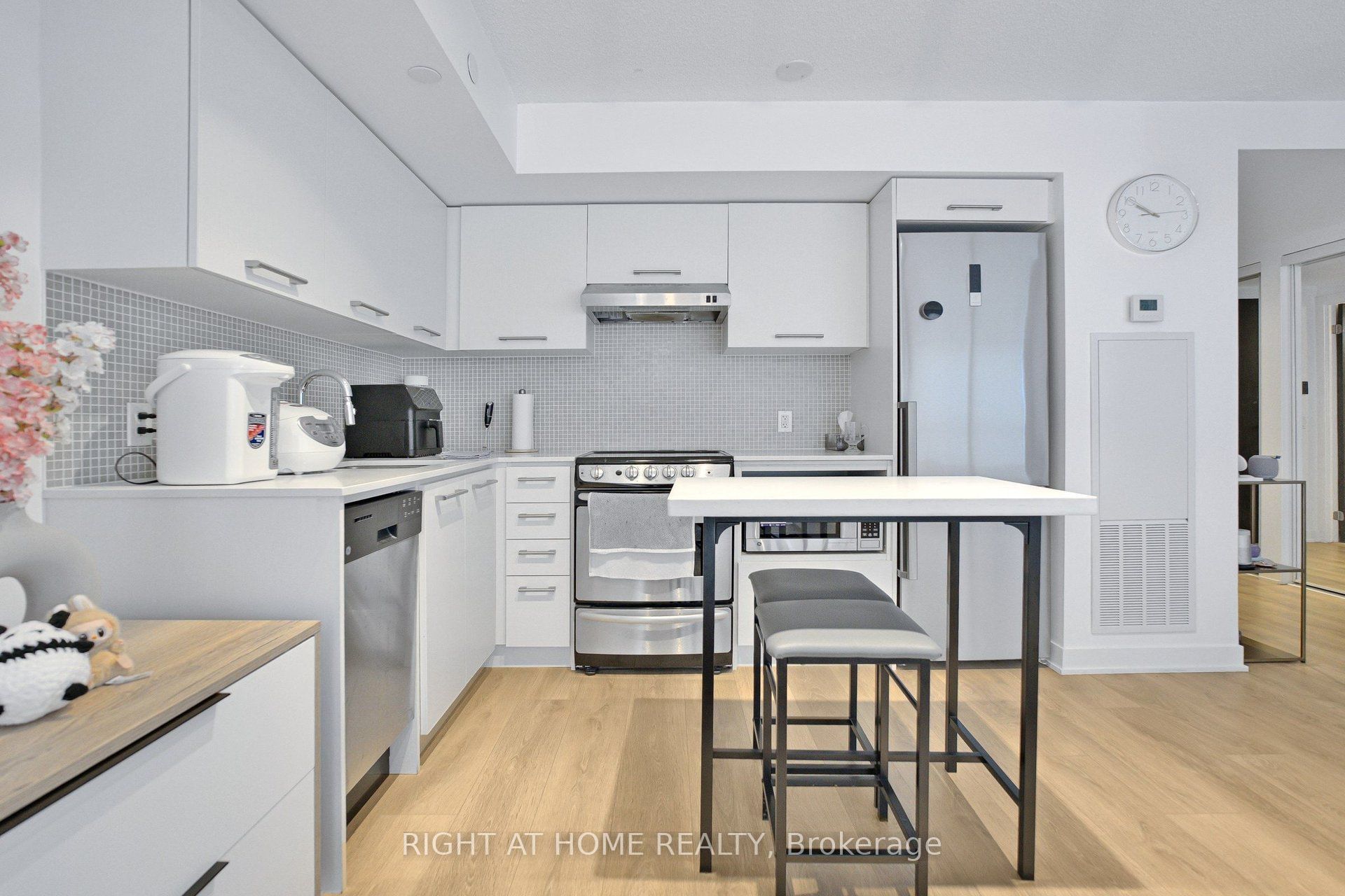 87 Peter Street 1406 Property Photo 11