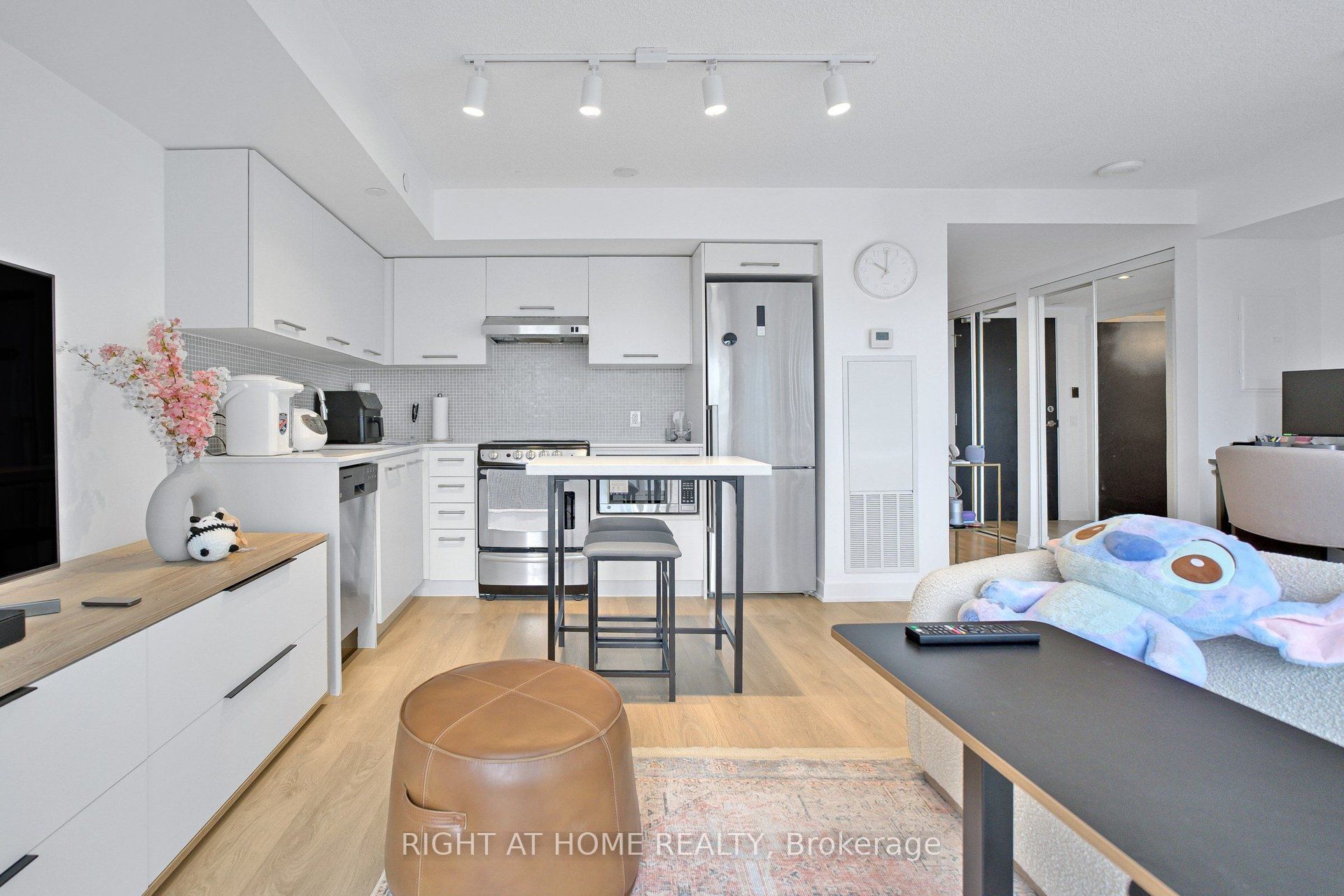 87 Peter Street 1406 Property Photo 12