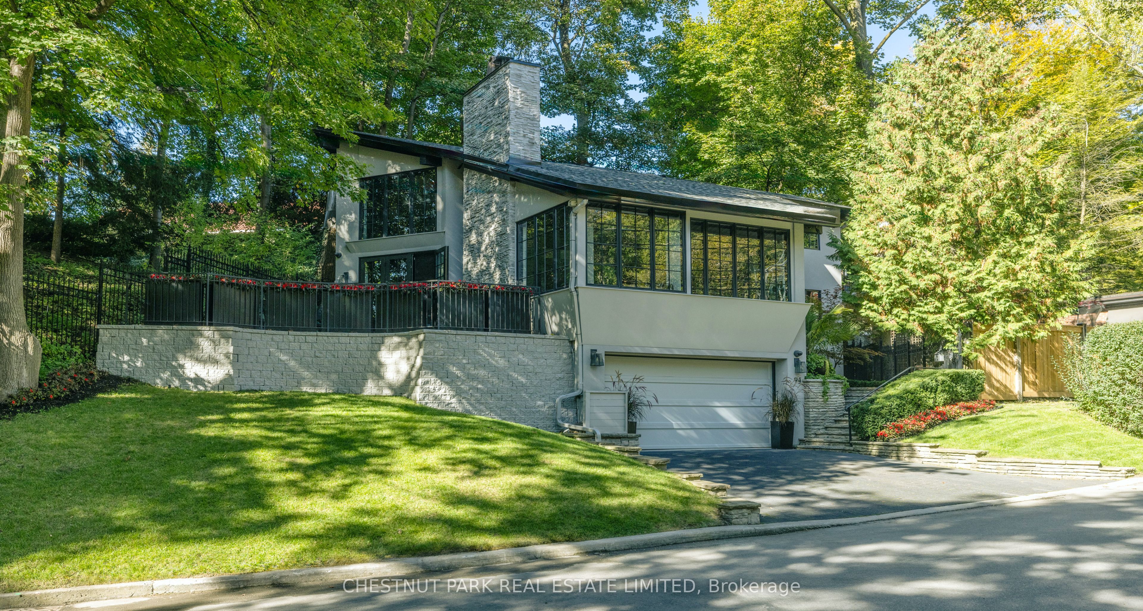 94 Roxborough Drive Property Photo 1