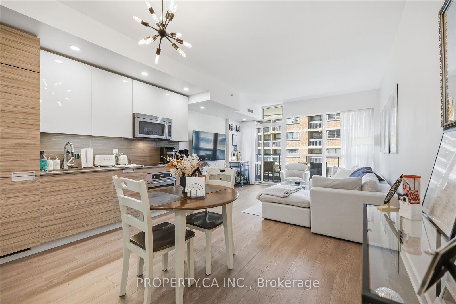 210 Simcoe Street 606 Property Photo 1