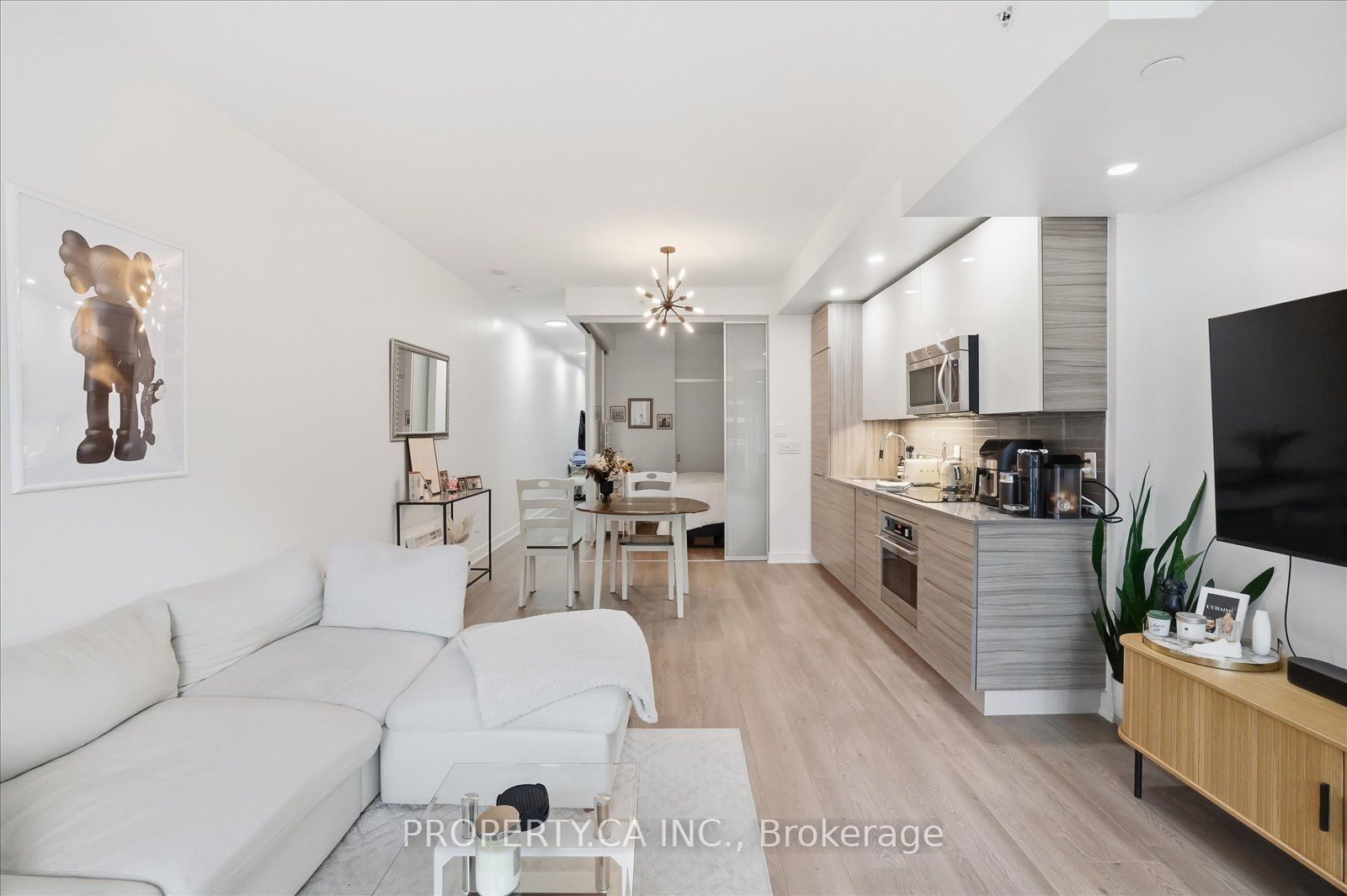 210 Simcoe Street 606 Property Photo 7