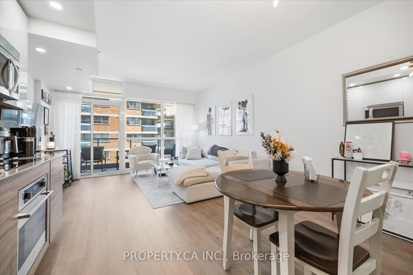 210 Simcoe Street 606 Property Photo 8