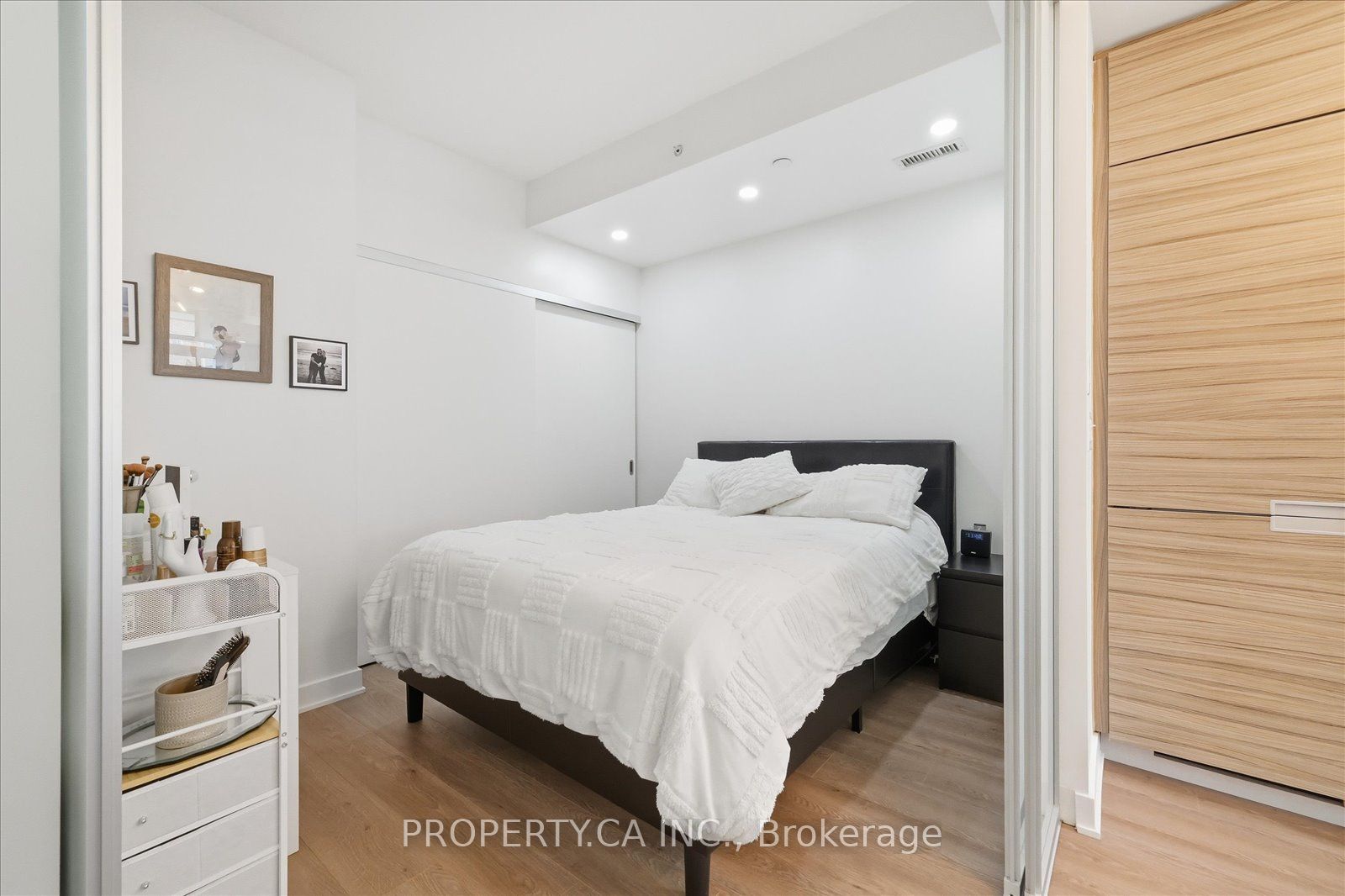 210 Simcoe Street 606 Property Photo 13