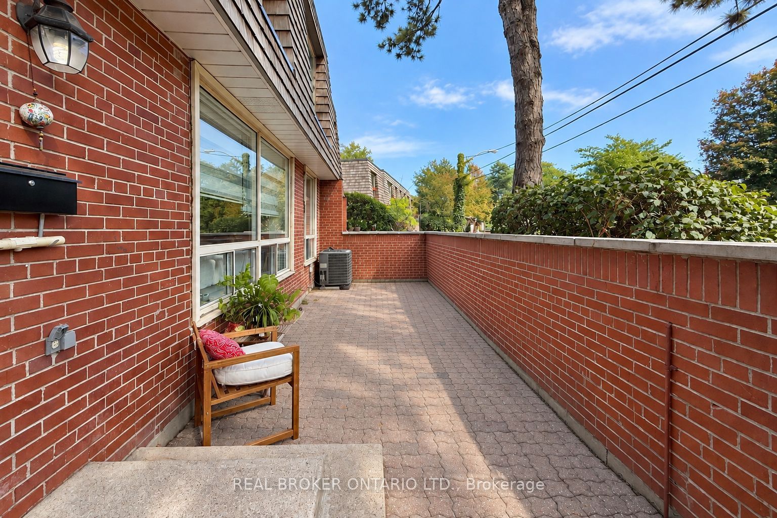 69 Upper Canada Drive 3 Property Photo 4