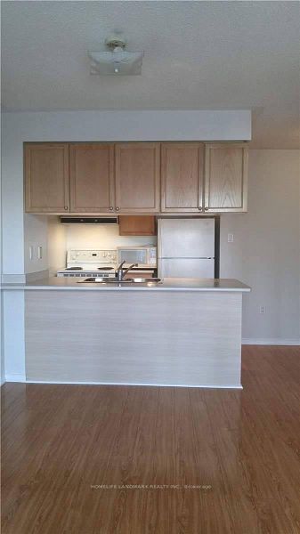 889 Bay Street 601 Property Photo 2