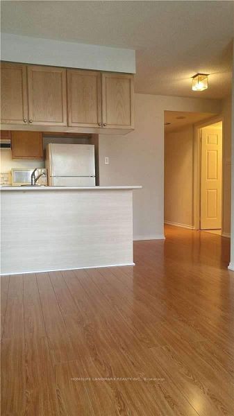 889 Bay Street 601 Property Photo 4