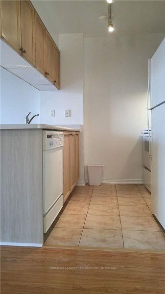 889 Bay Street 601 Property Photo 6