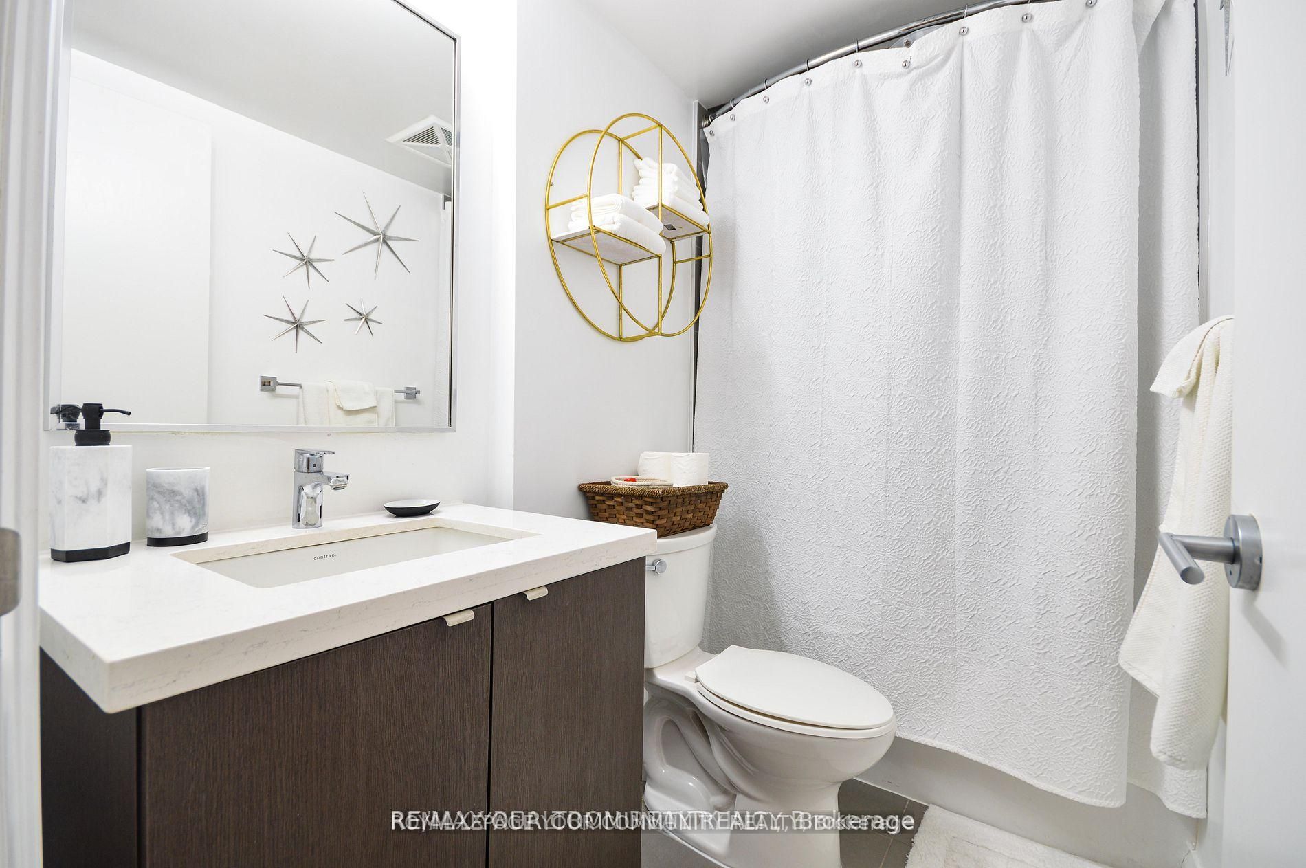 155 Yorkville Avenue 1408 Property Photo 5