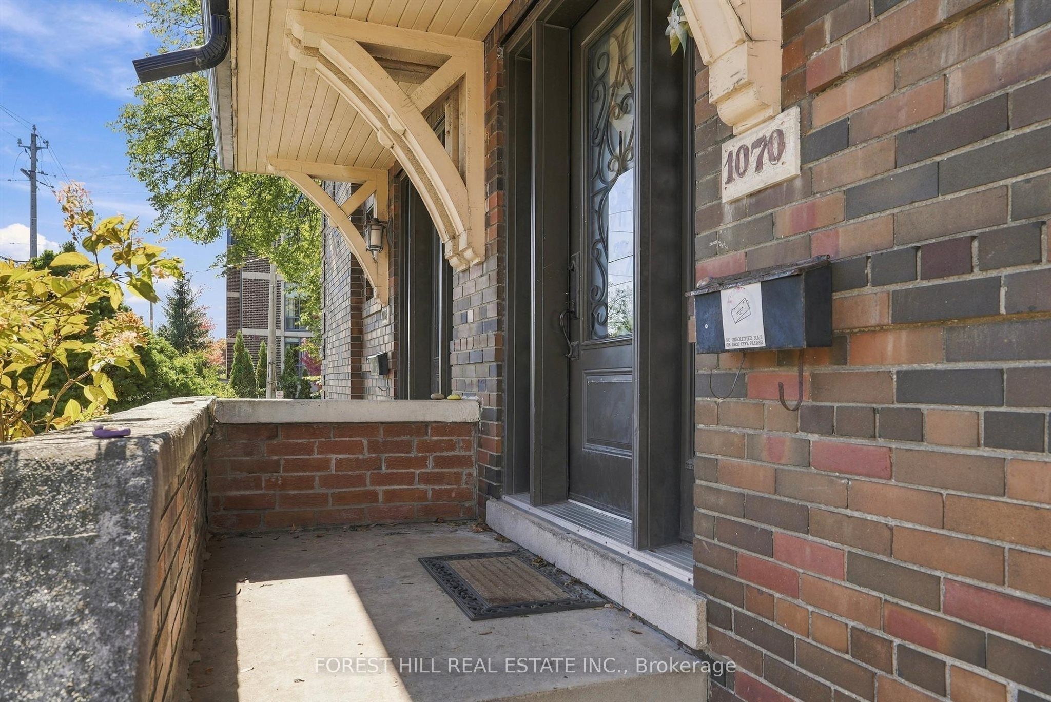 1070 Avenue Road Unit A Property Photo 3