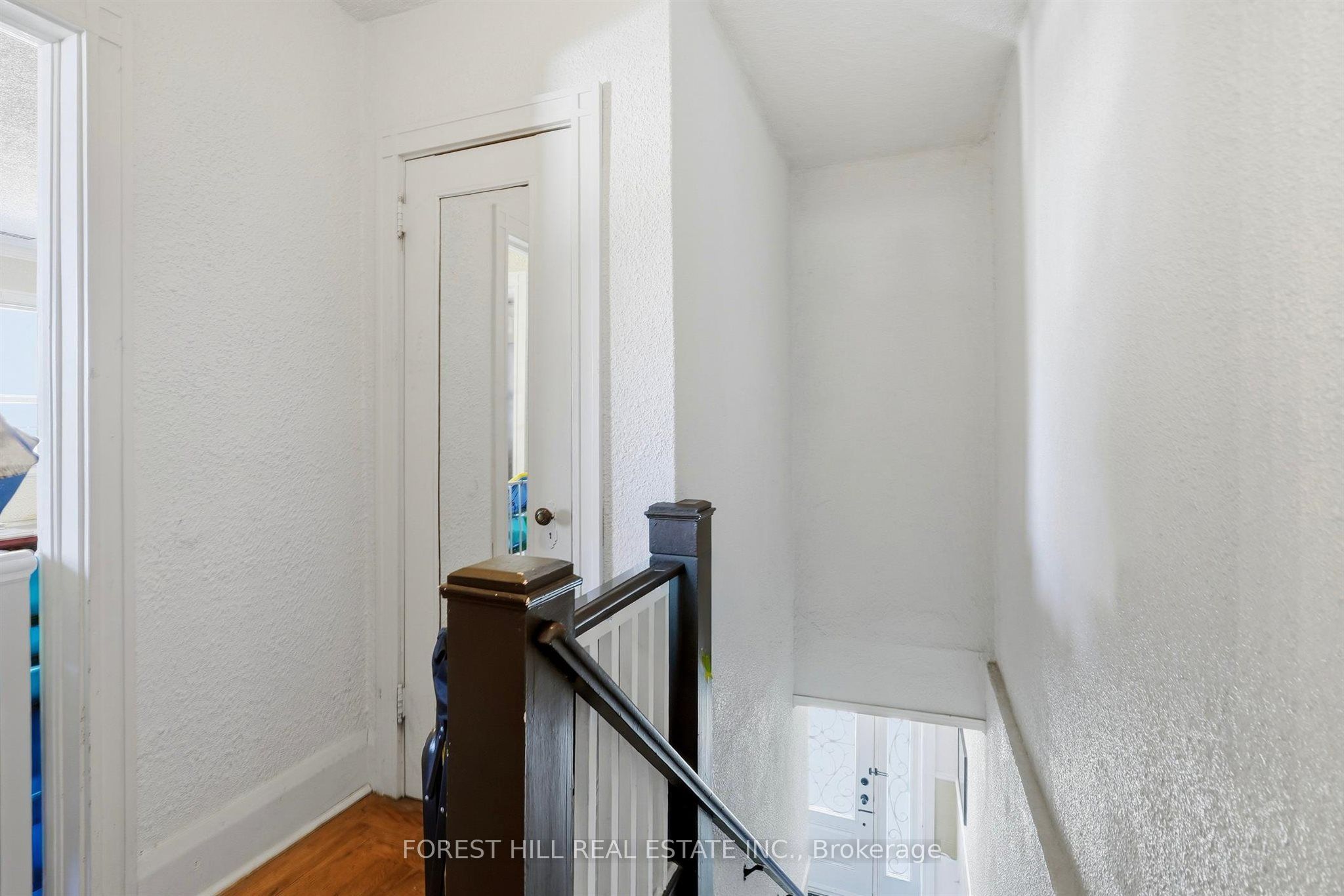 1070 Avenue Road Unit A Property Photo 5