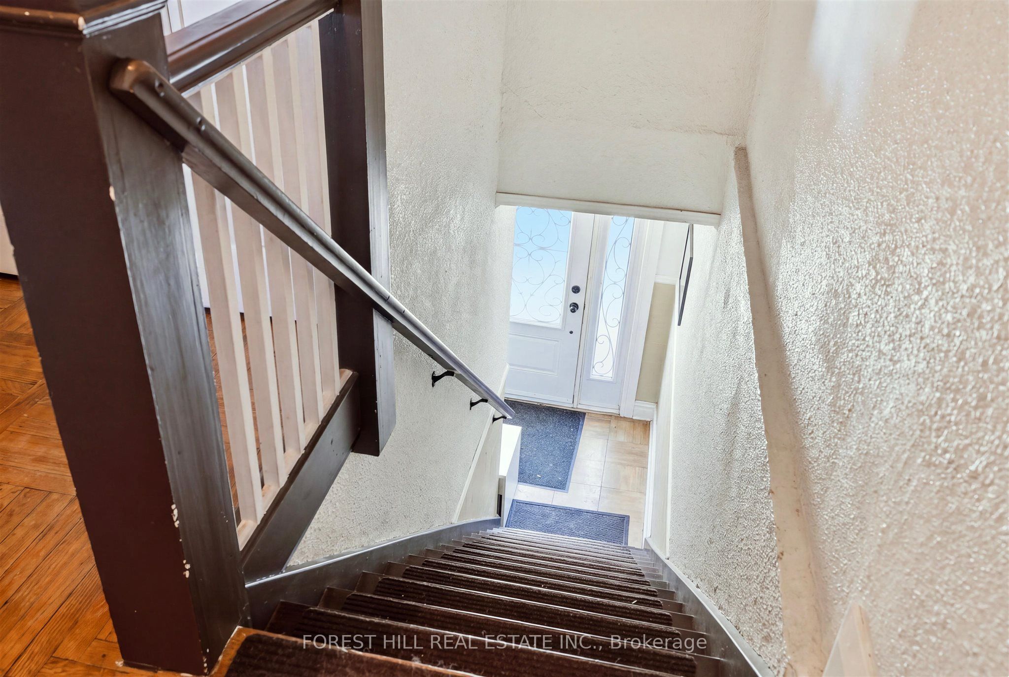 1070 Avenue Road Unit A Property Photo 6