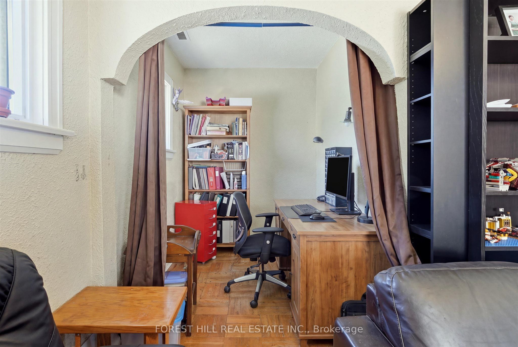 1070 Avenue Road Unit A Property Photo 13