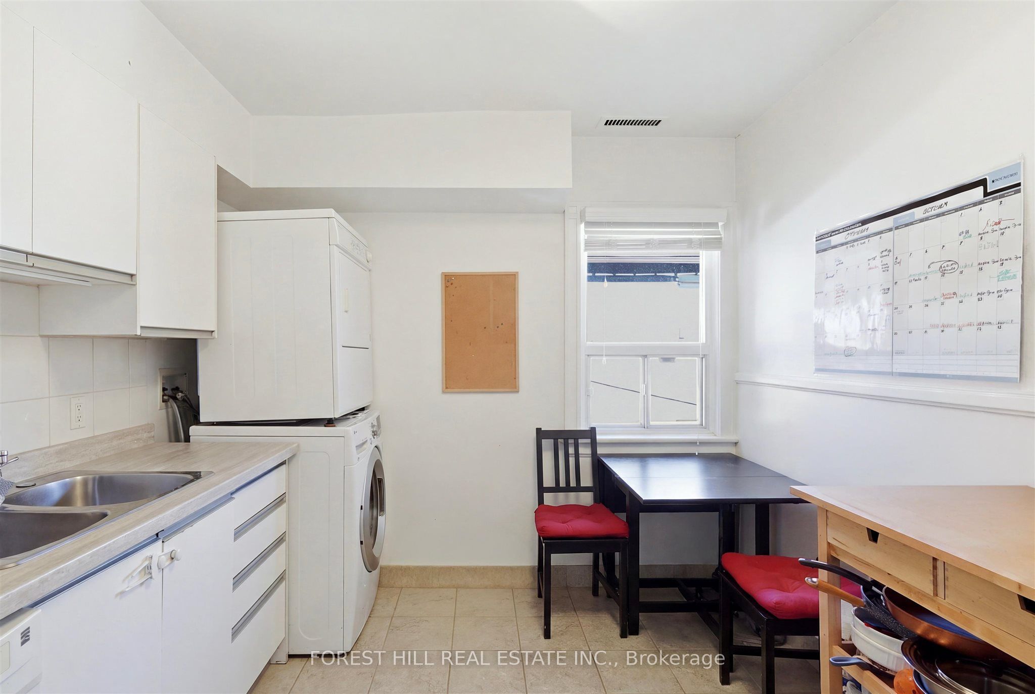1070 Avenue Road Unit A Property Photo 16