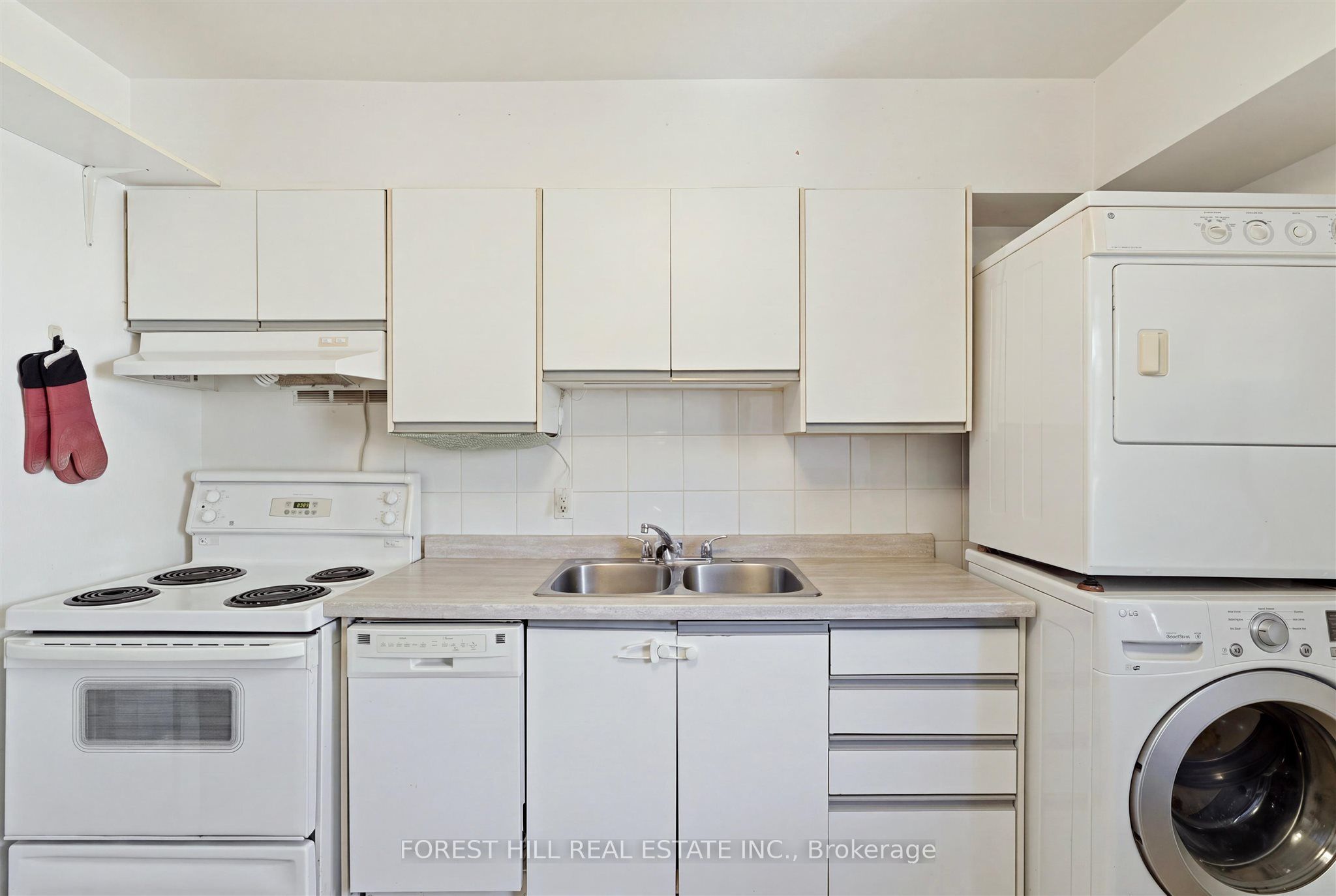 1070 Avenue Road Unit A Property Photo 17