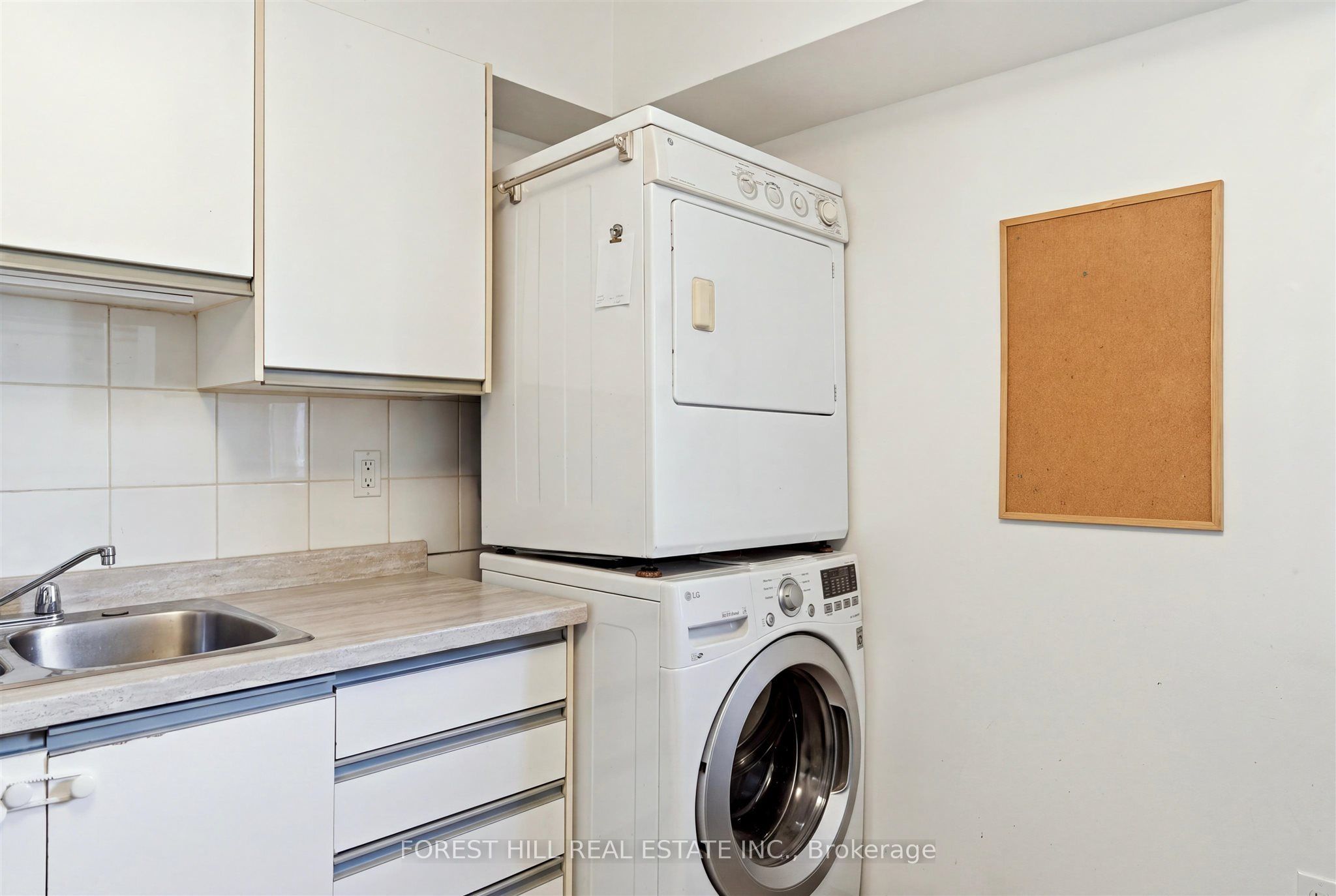 1070 Avenue Road Unit A Property Photo 19