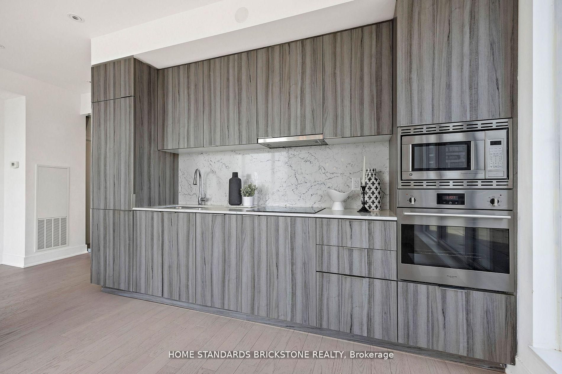 955 Bay Street 3907 Property Photo 9