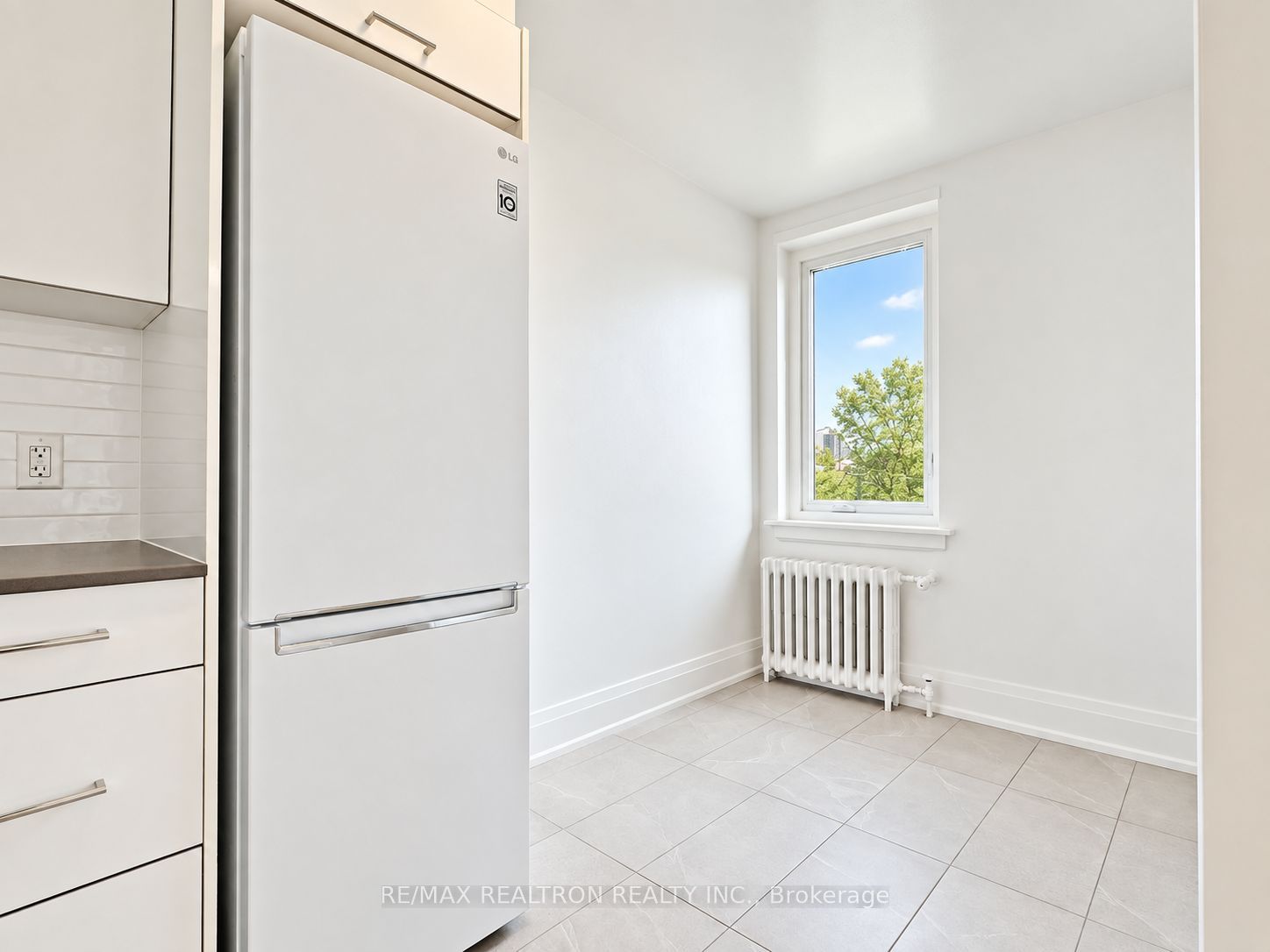 398 Avenue Road 528 Property Photo 5
