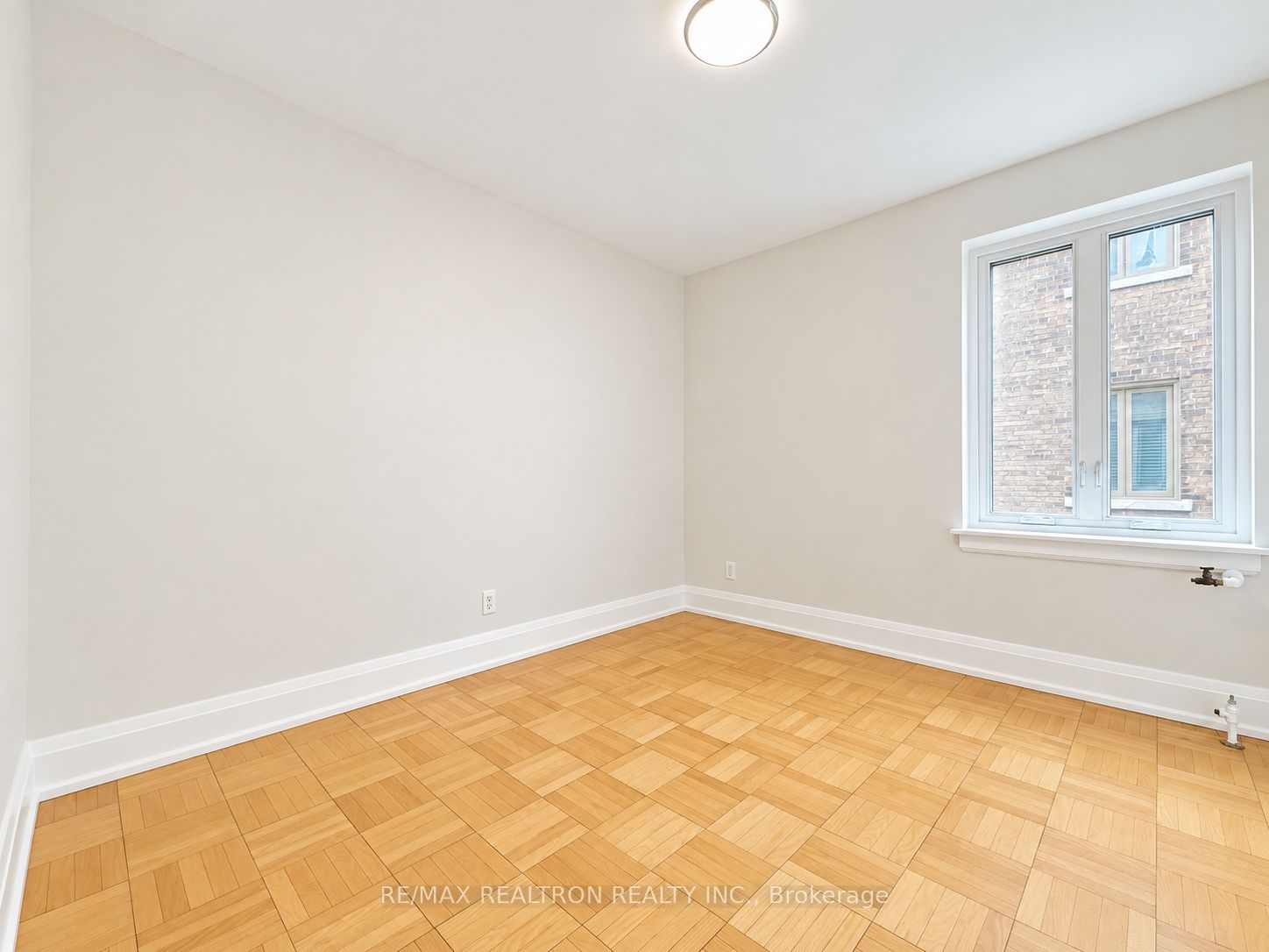 398 Avenue Road 528 Property Photo 8