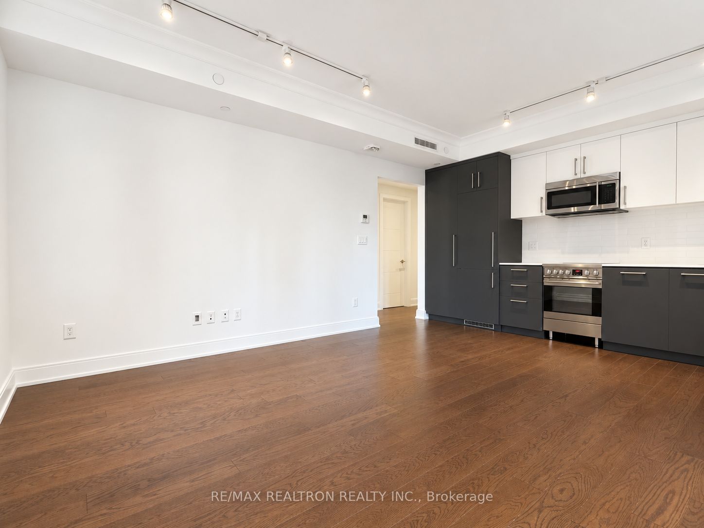 2 Clarendon Avenue 106 Property Photo 3