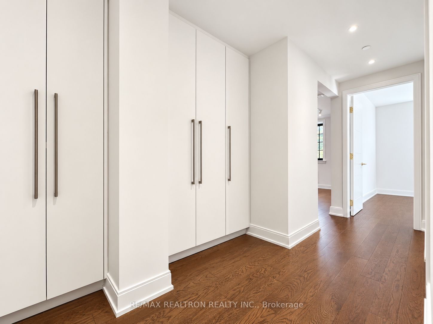 2 Clarendon Avenue 106 Property Photo 9