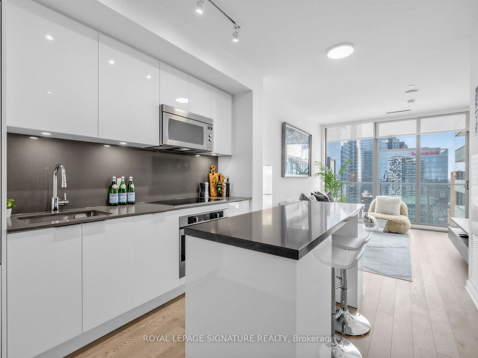 20 Lombard Street 3707 Property Photo 17