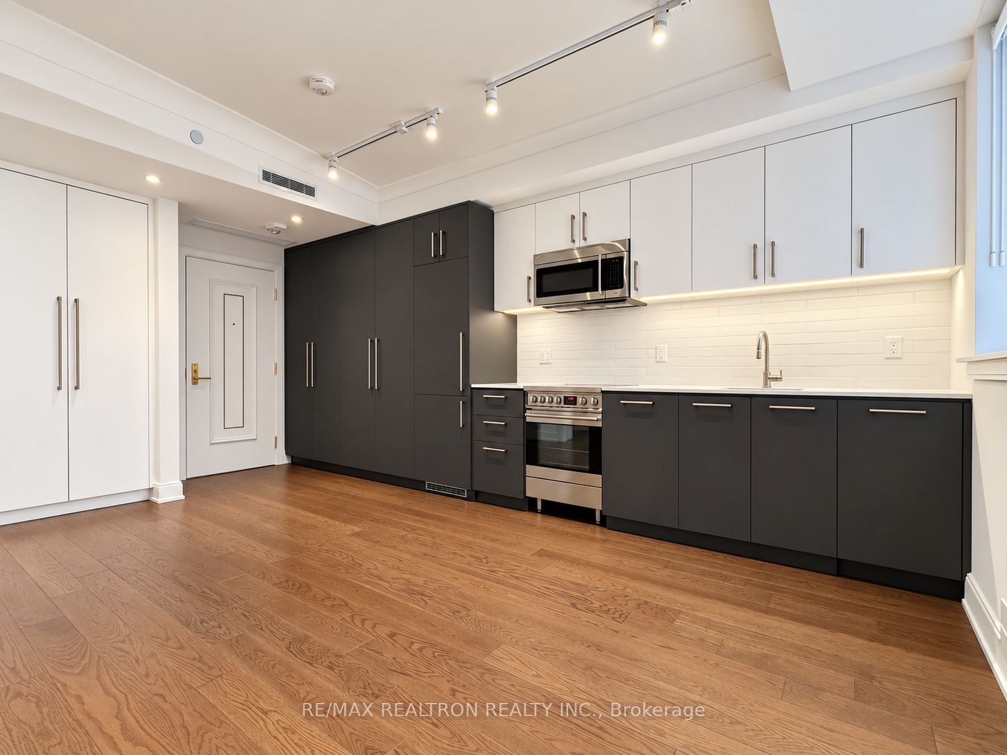 2 Clarendon Avenue 120 Property Photo 3