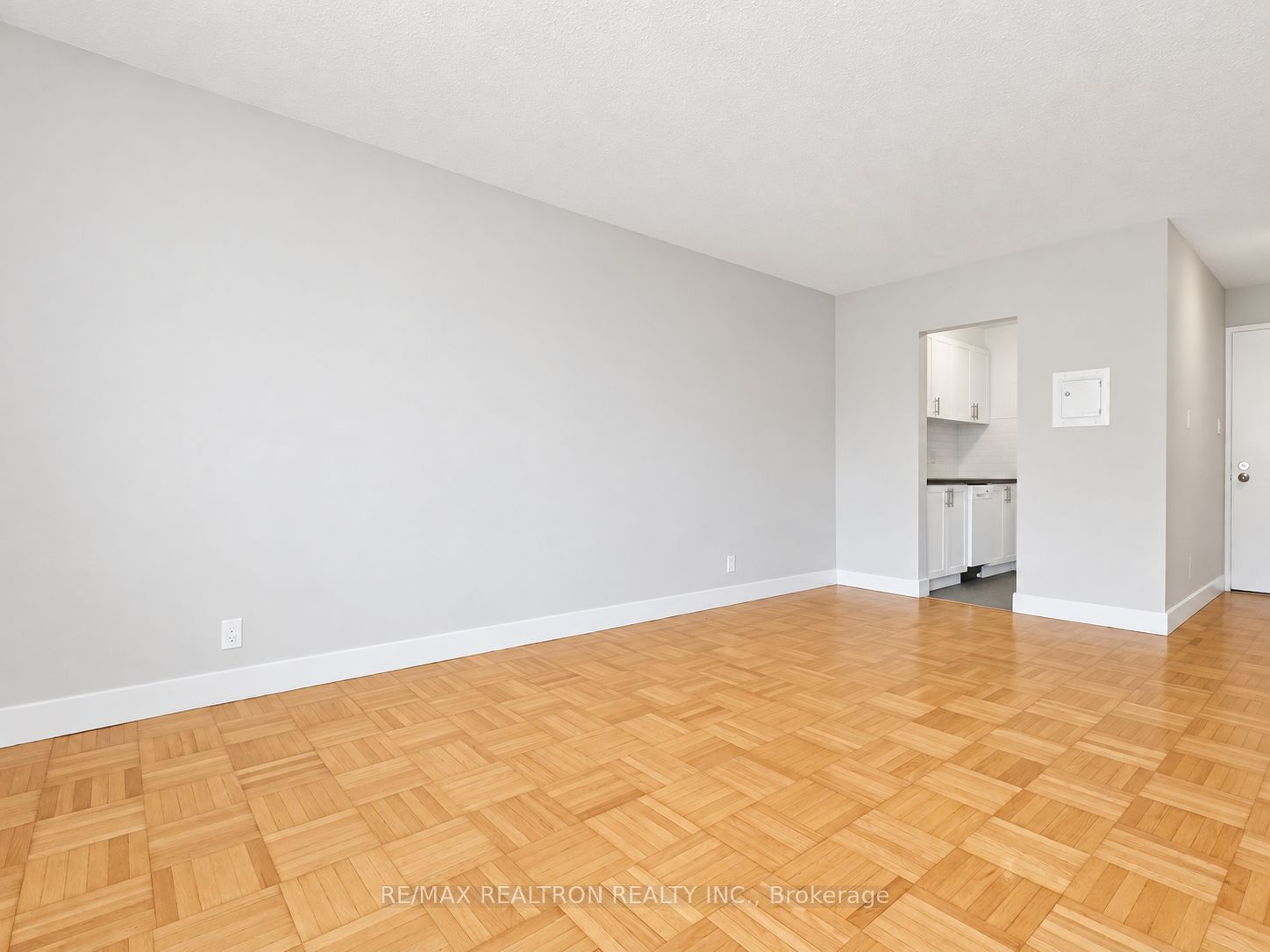 990 Avenue Road 205 Property Photo 3