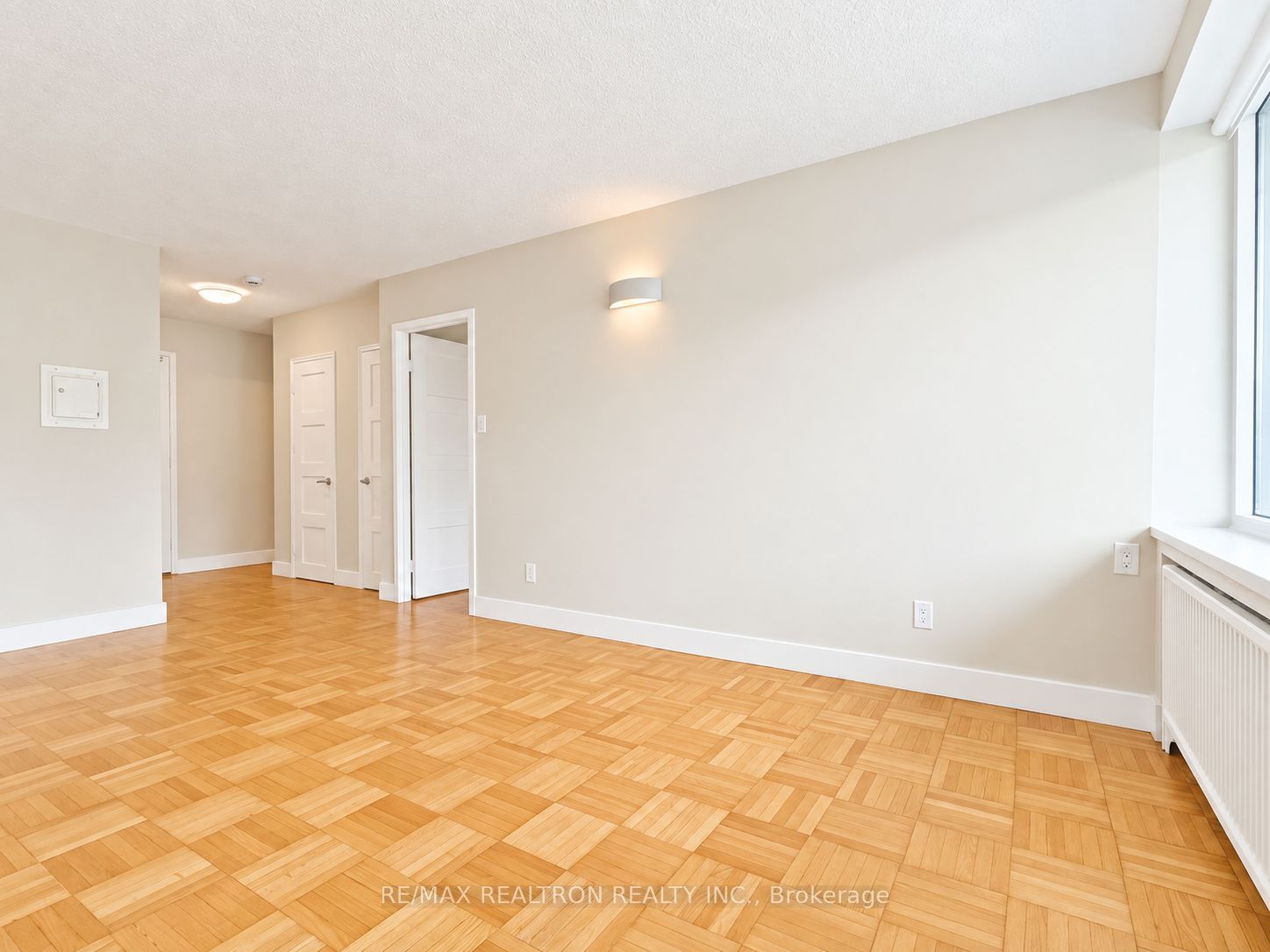 990 Avenue Road 205 Property Photo 4