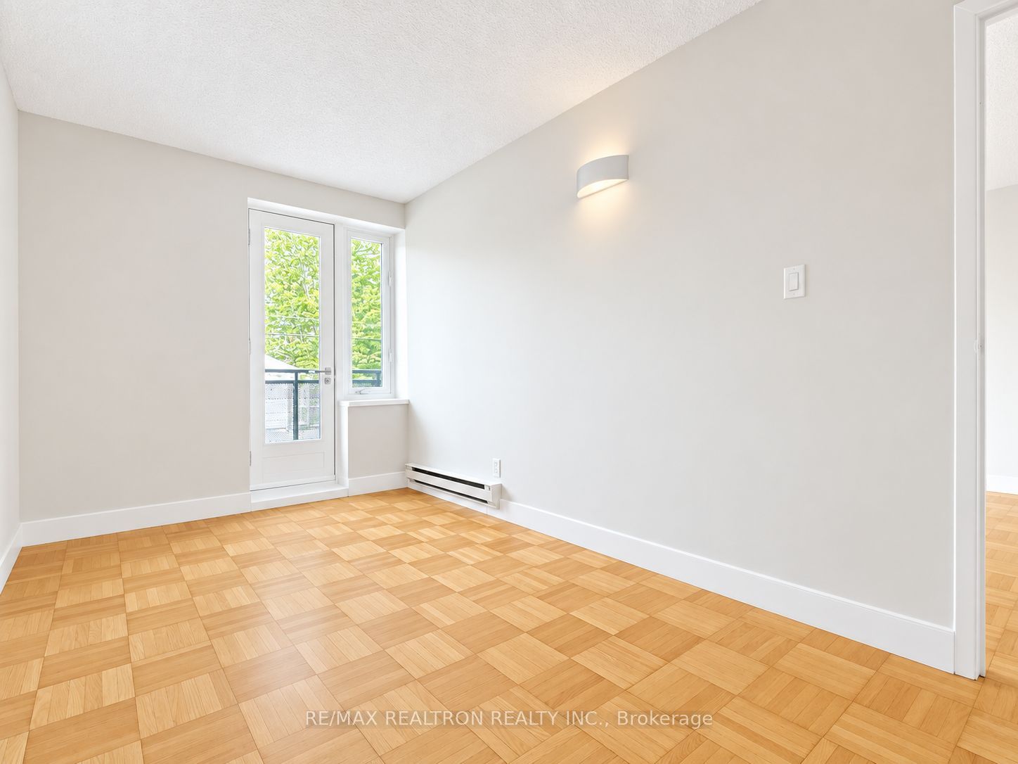 990 Avenue Road 205 Property Photo 6