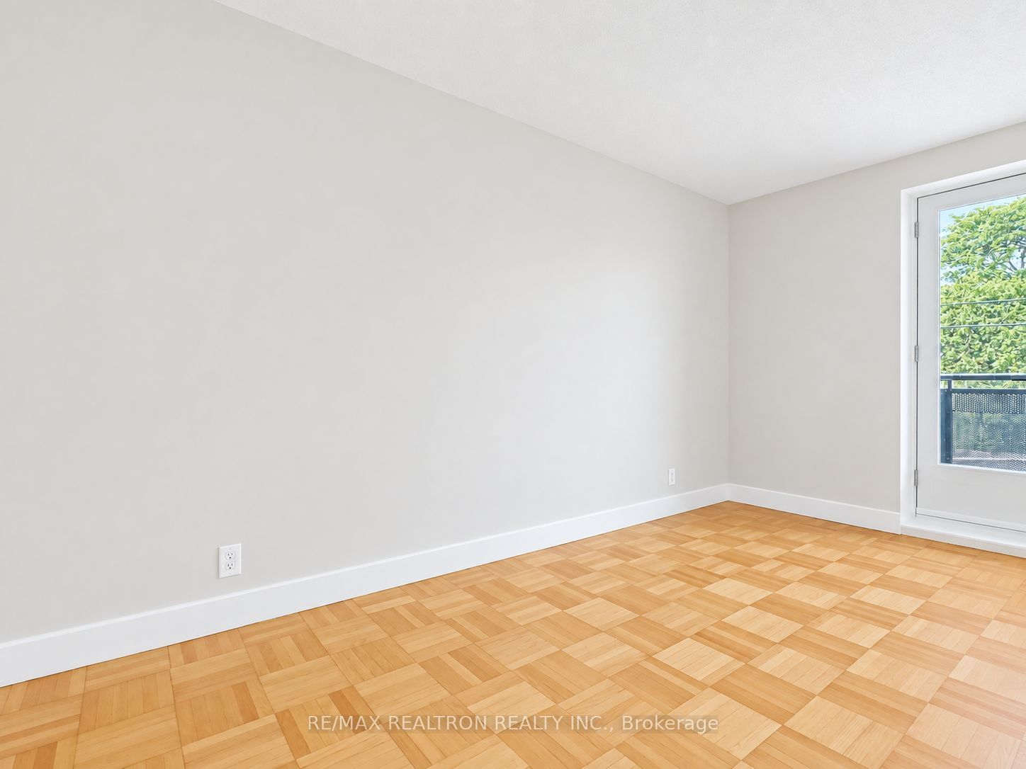 990 Avenue Road 205 Property Photo 7