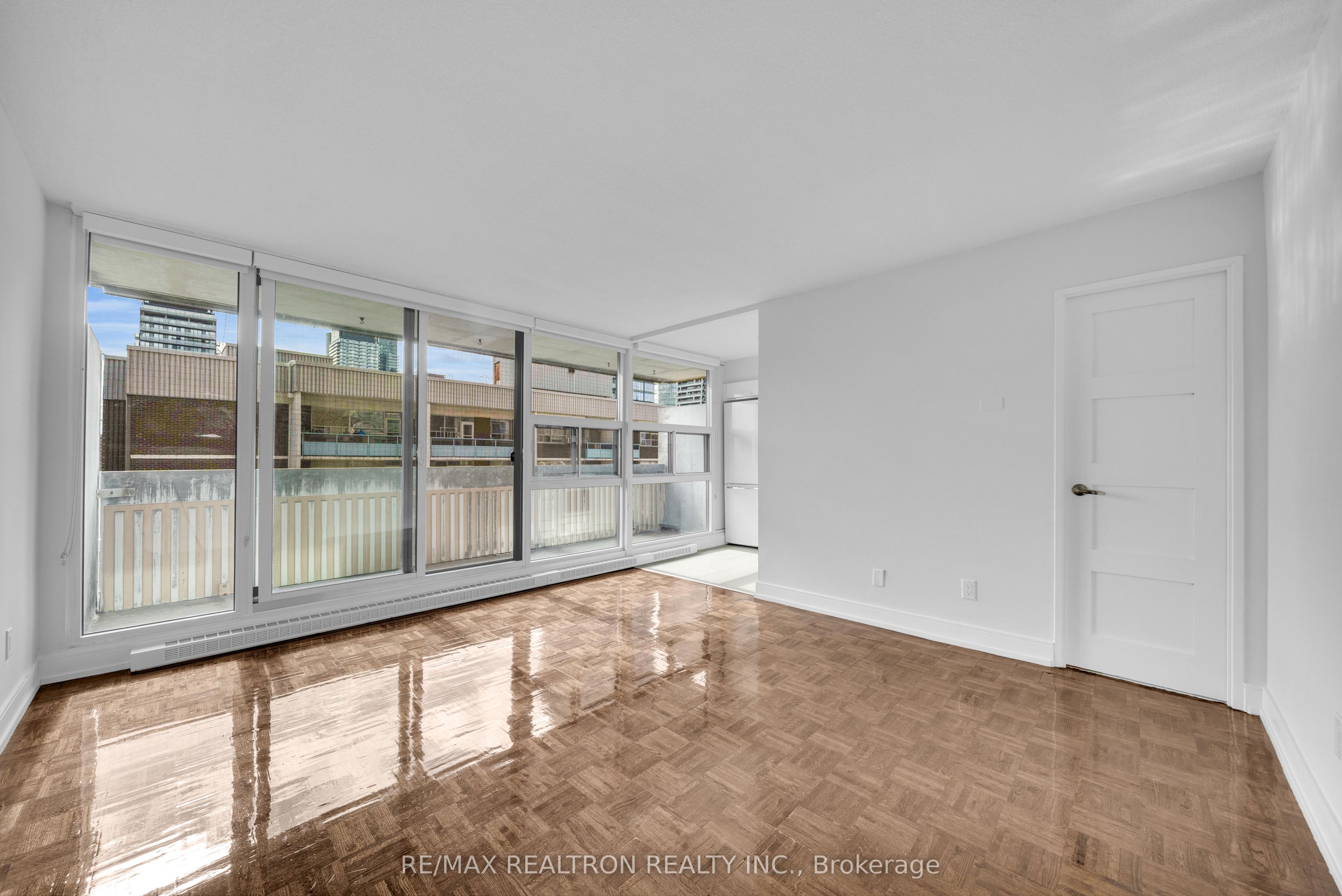 33 Isabella Street 415 Property Photo 2