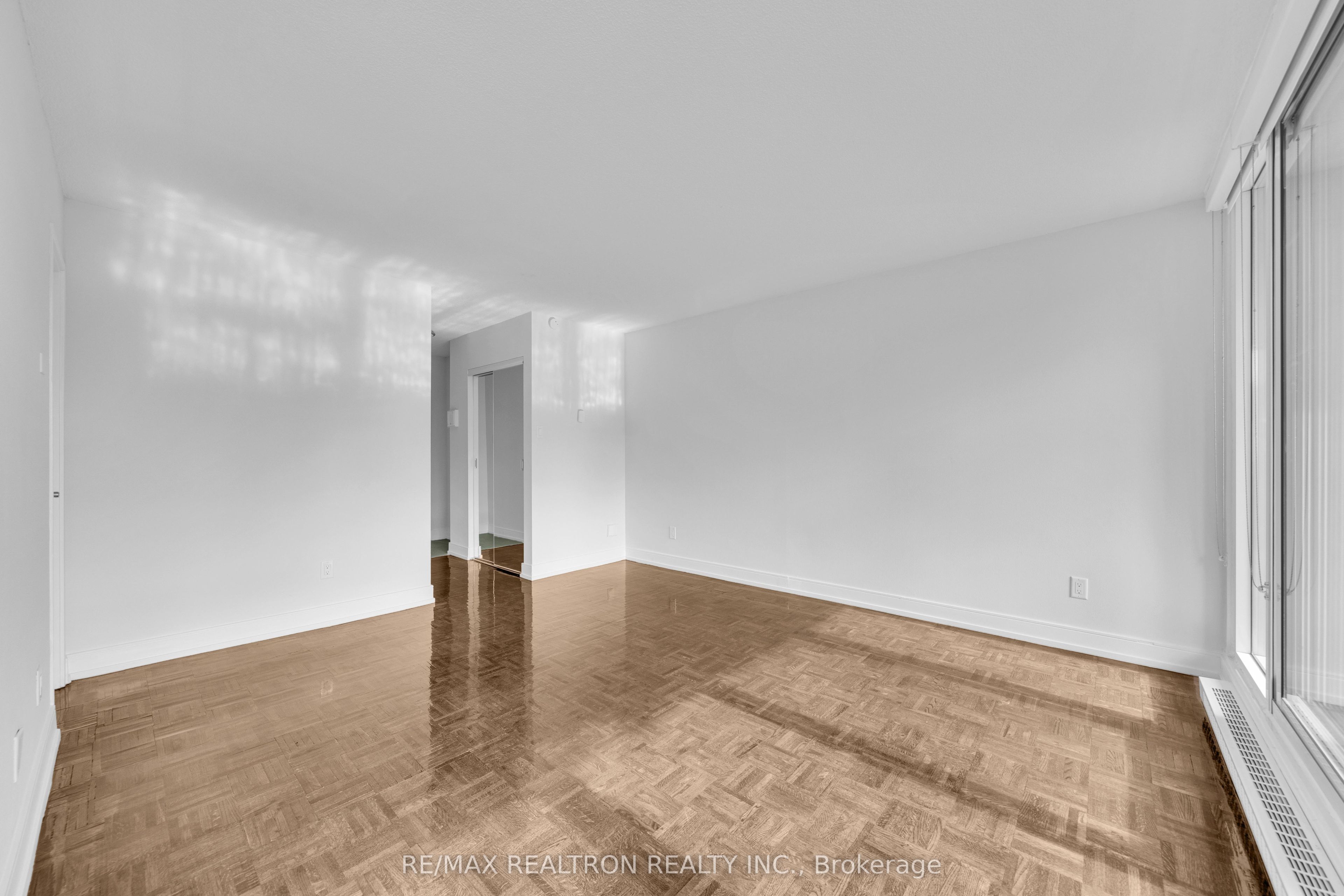 33 Isabella Street 415 Property Photo 4