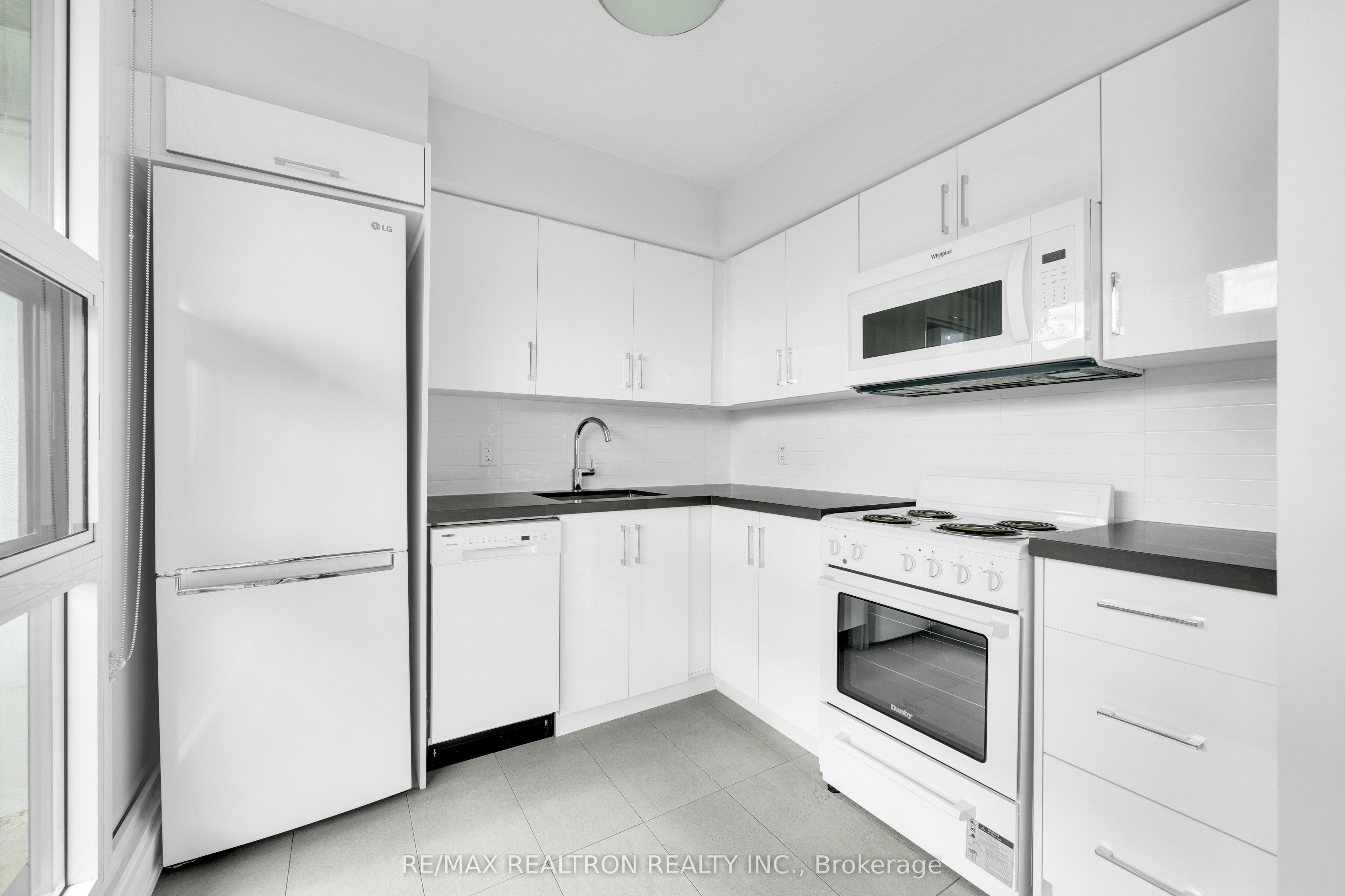 33 Isabella Street 415 Property Photo 5