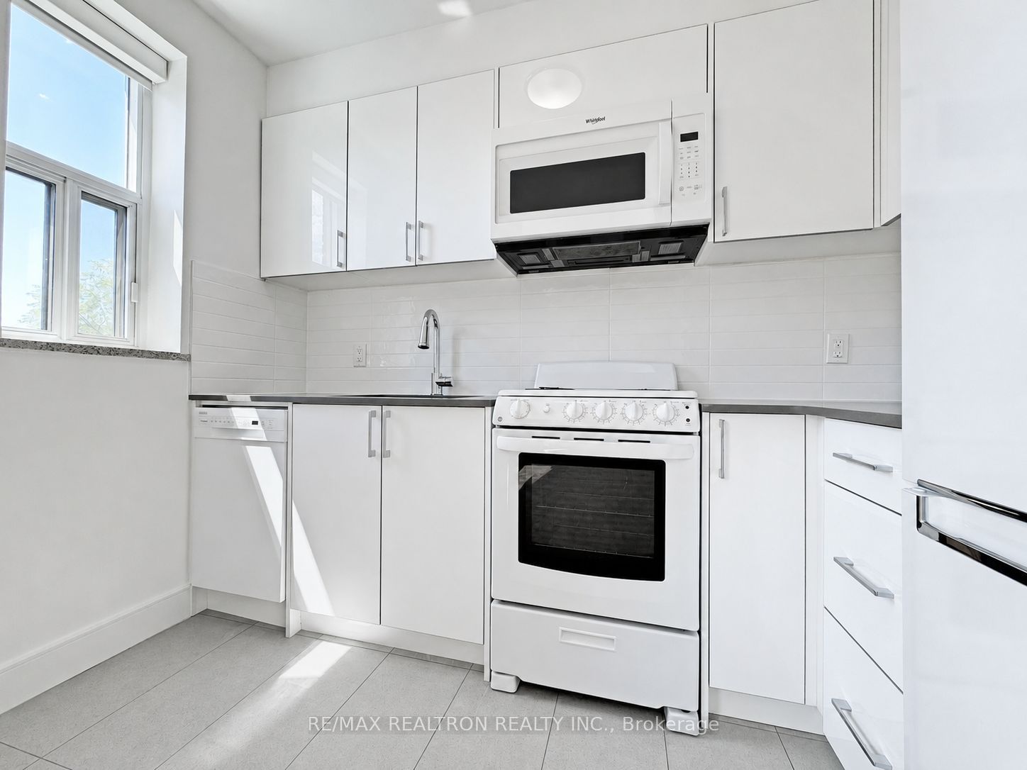 1291 Bayview Avenue 205 Property Photo 4