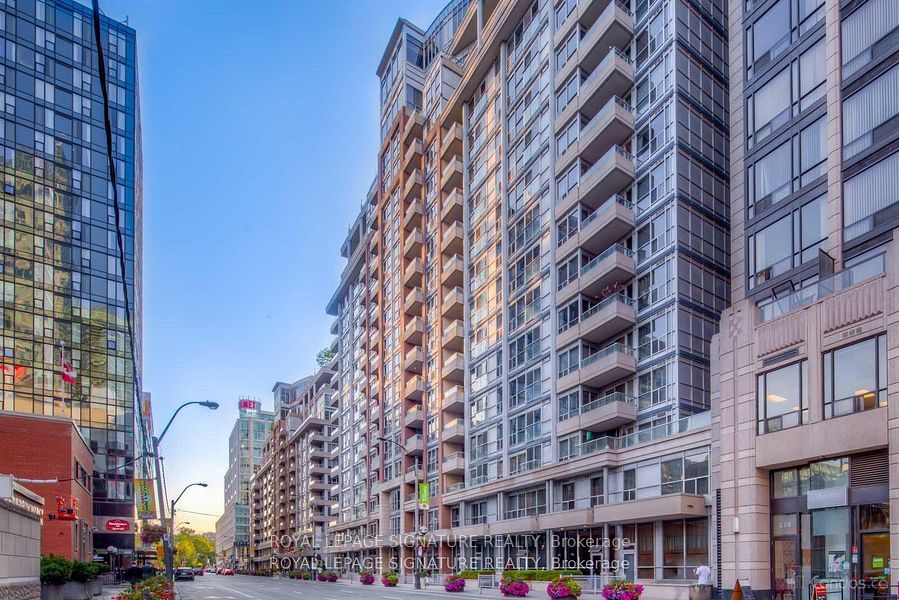 250 Wellington Street W 127 Property Photo 2