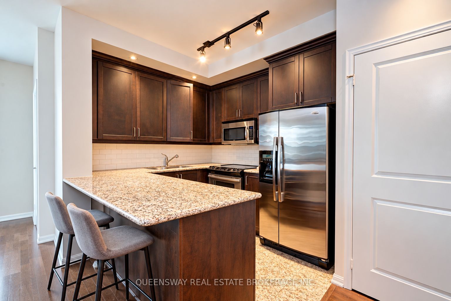 628 Fleet Street 401 Property Photo 4