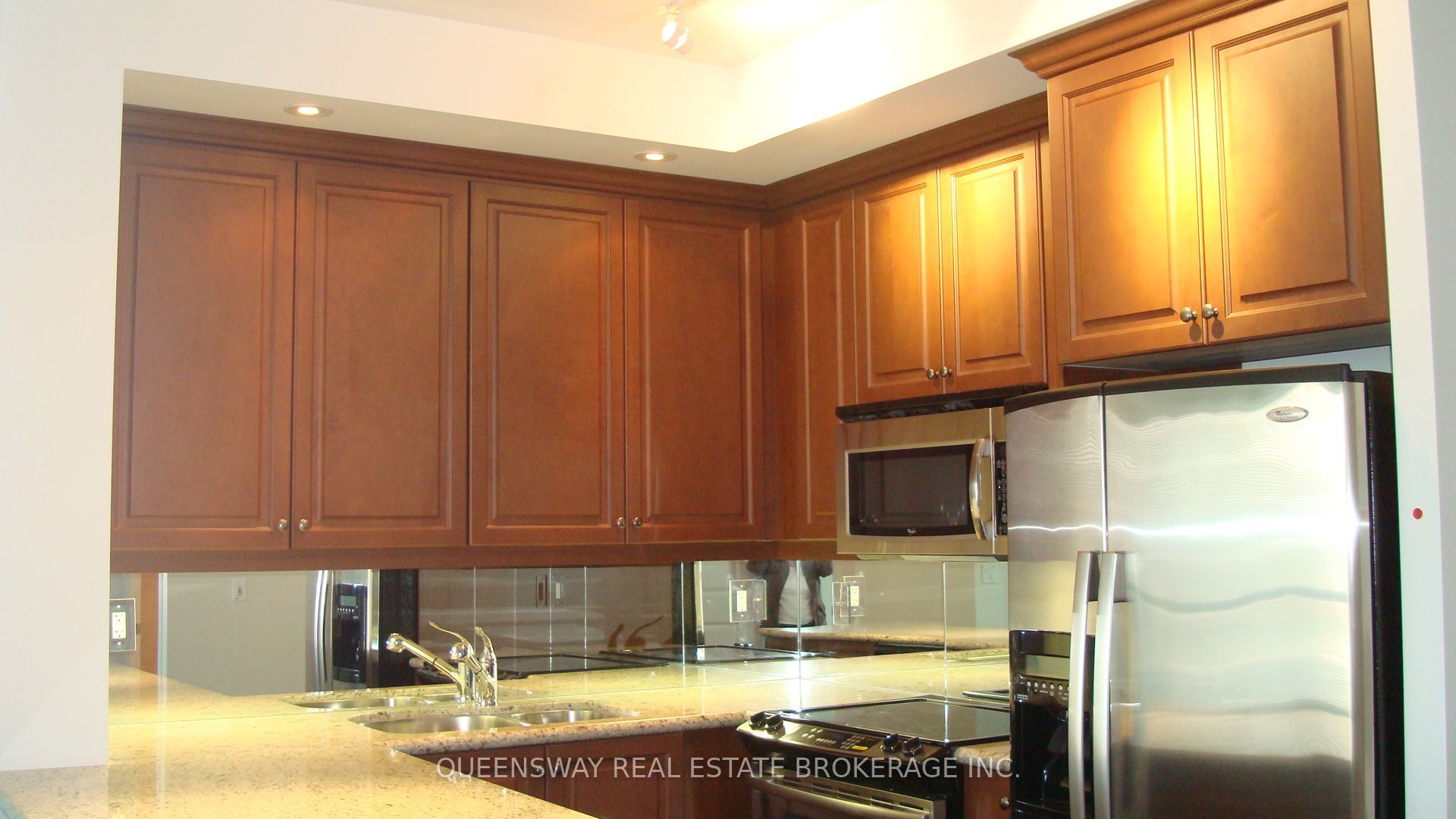 628 Fleet Street 401 Property Photo 5
