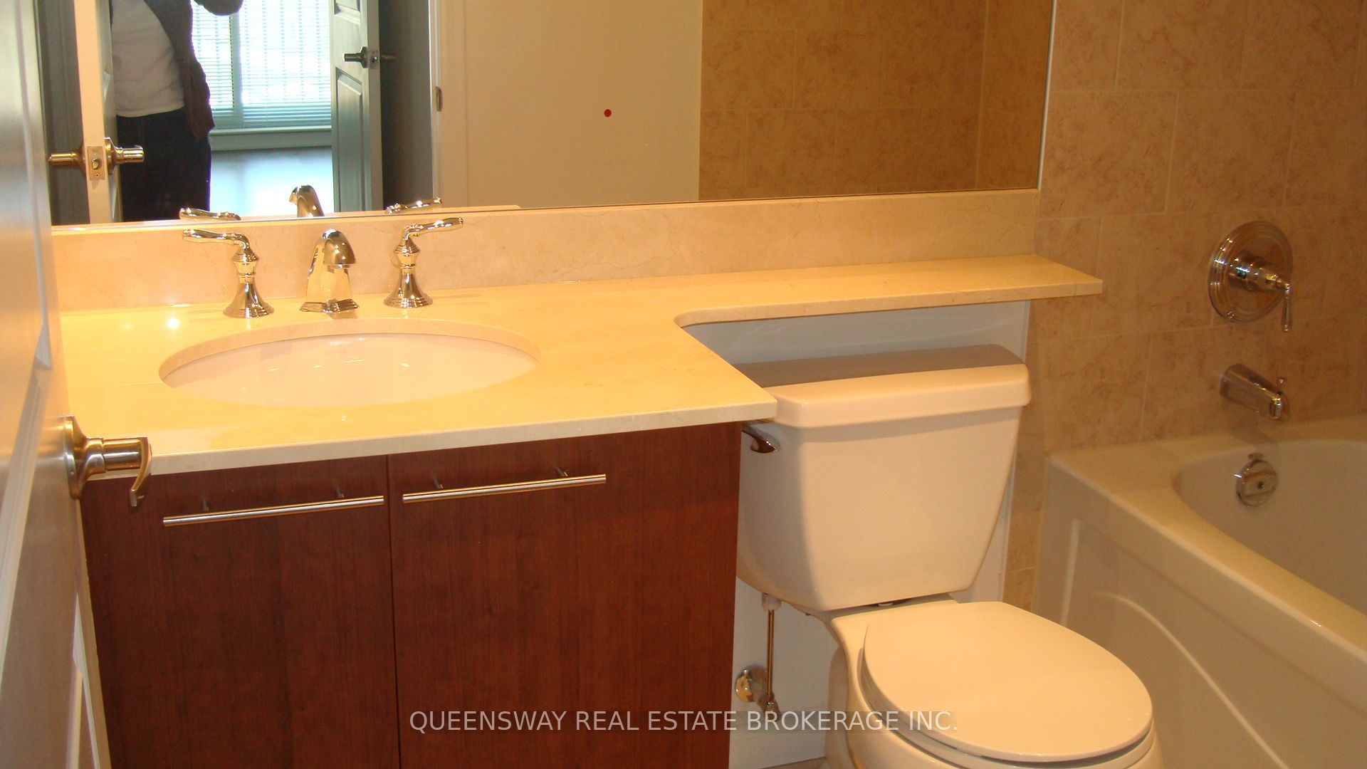 628 Fleet Street 401 Property Photo 8