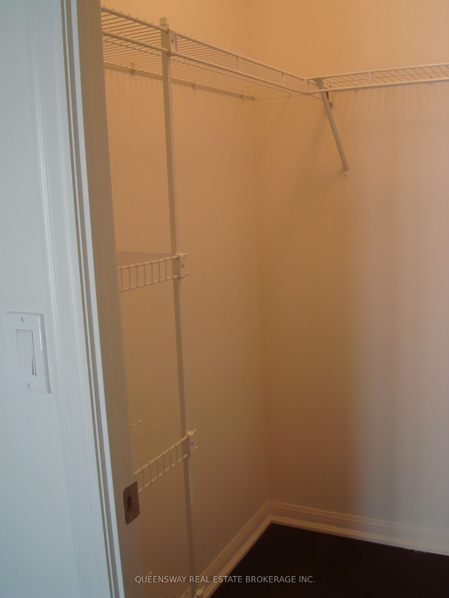 628 Fleet Street 401 Property Photo 10